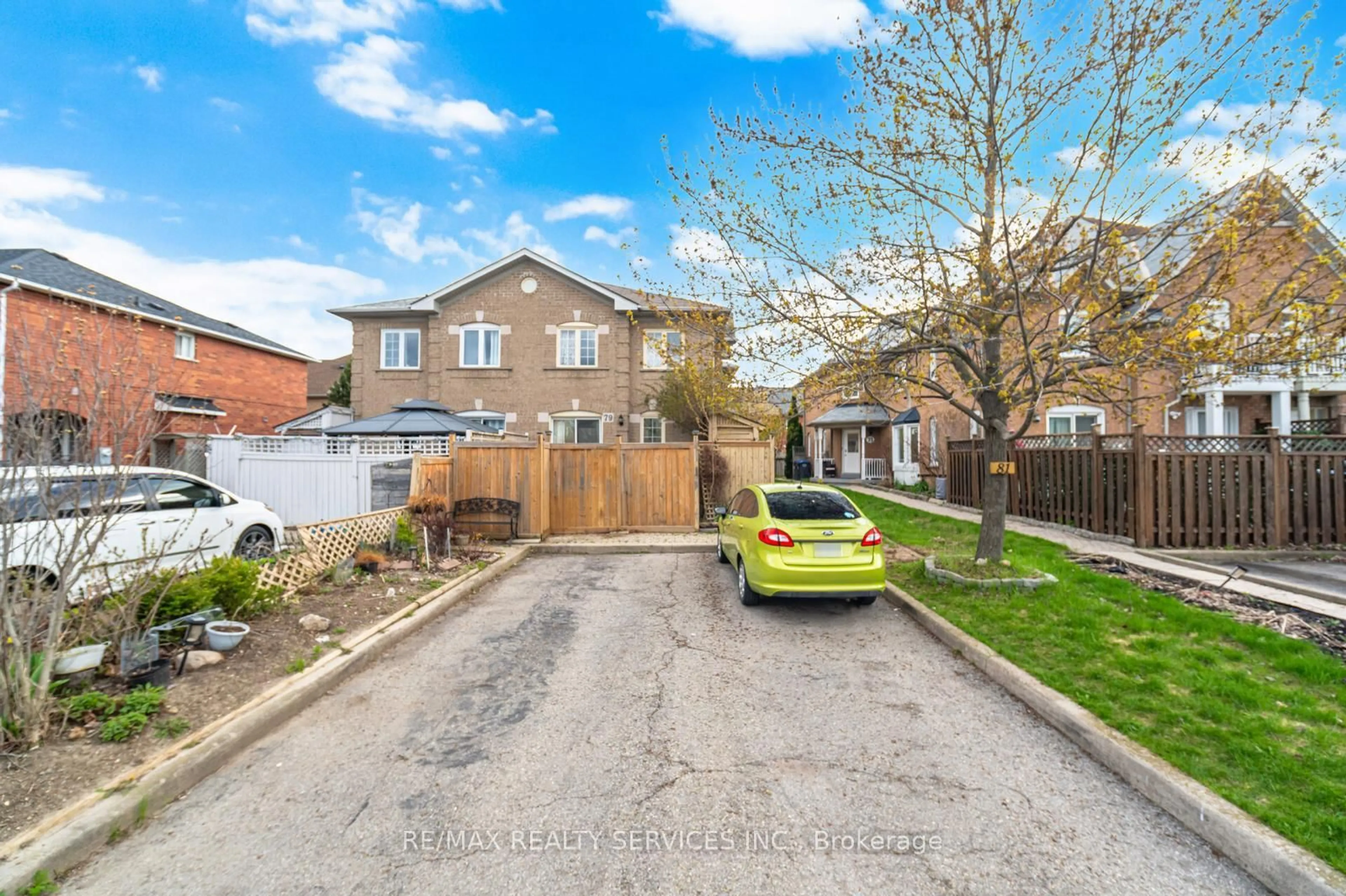 A pic from outside/outdoor area/front of a property/back of a property/a pic from drone, street for 79 Pressed Brick Dr, Brampton Ontario L6V 4K5