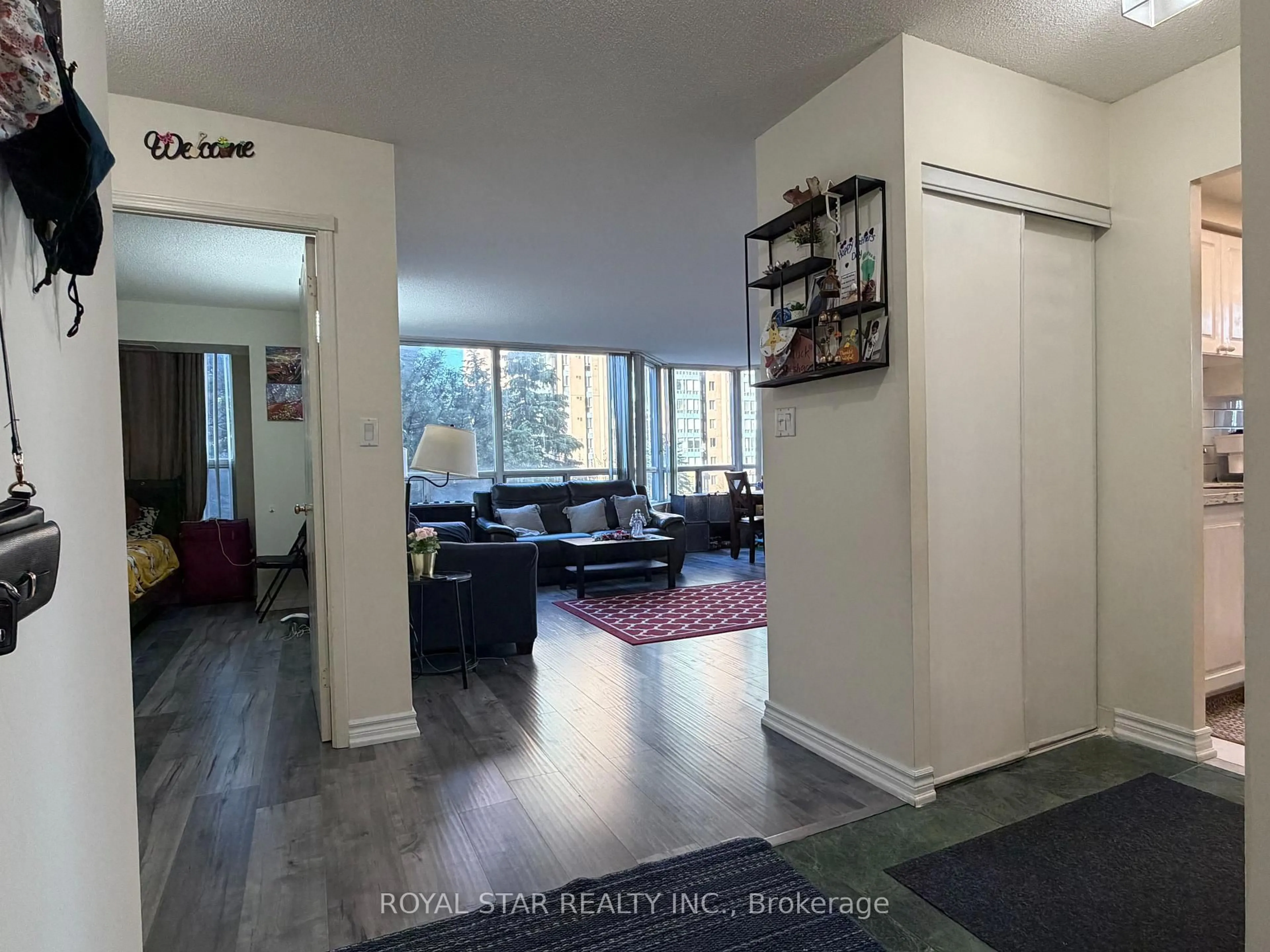 Unknown for 135 Hillcrest Ave #303, Mississauga Ontario L5B 4B1