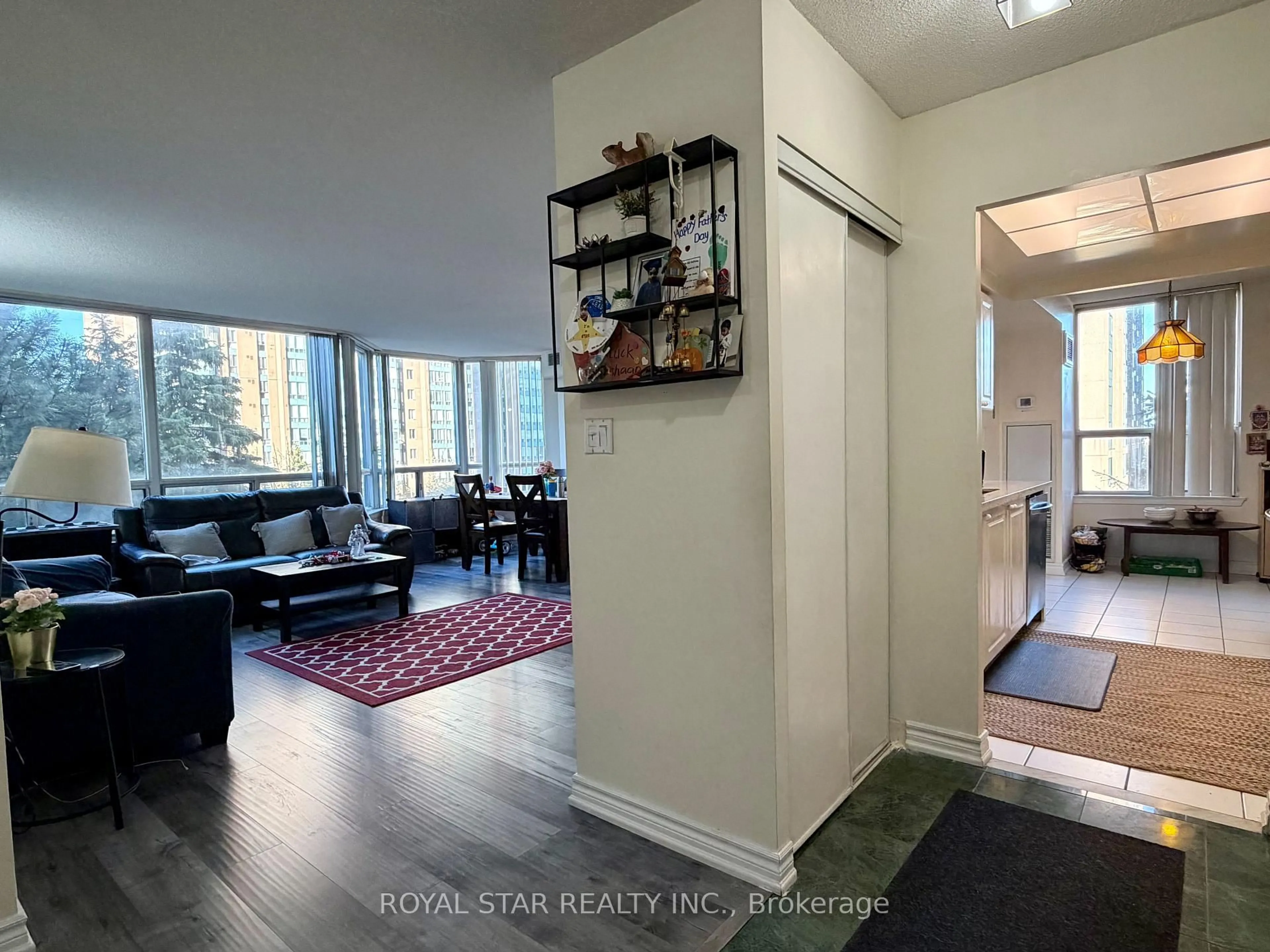 Unknown for 135 Hillcrest Ave #303, Mississauga Ontario L5B 4B1