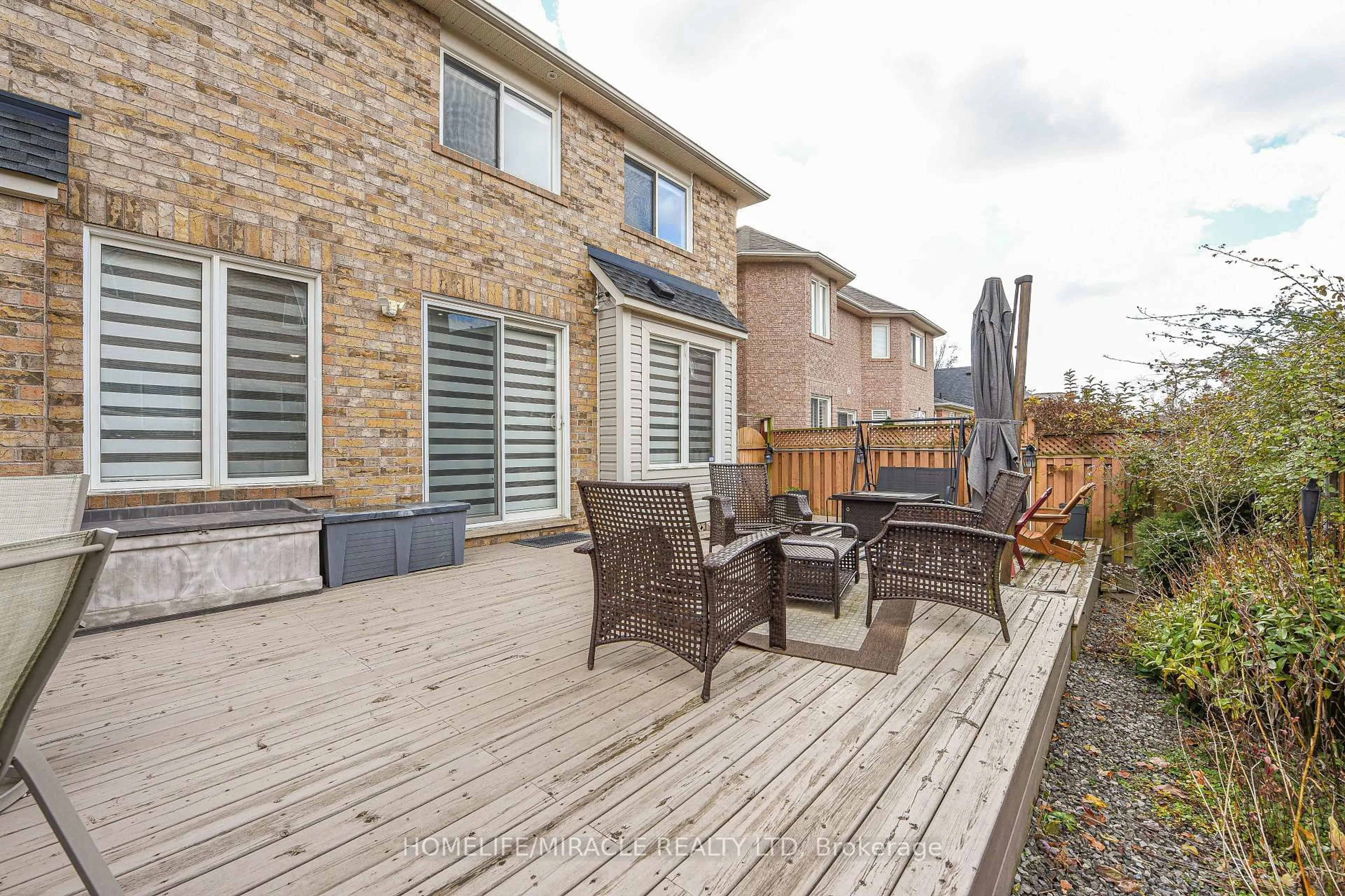 Patio, street for 6 Mendoza Dr, Brampton Ontario L7A 3M3