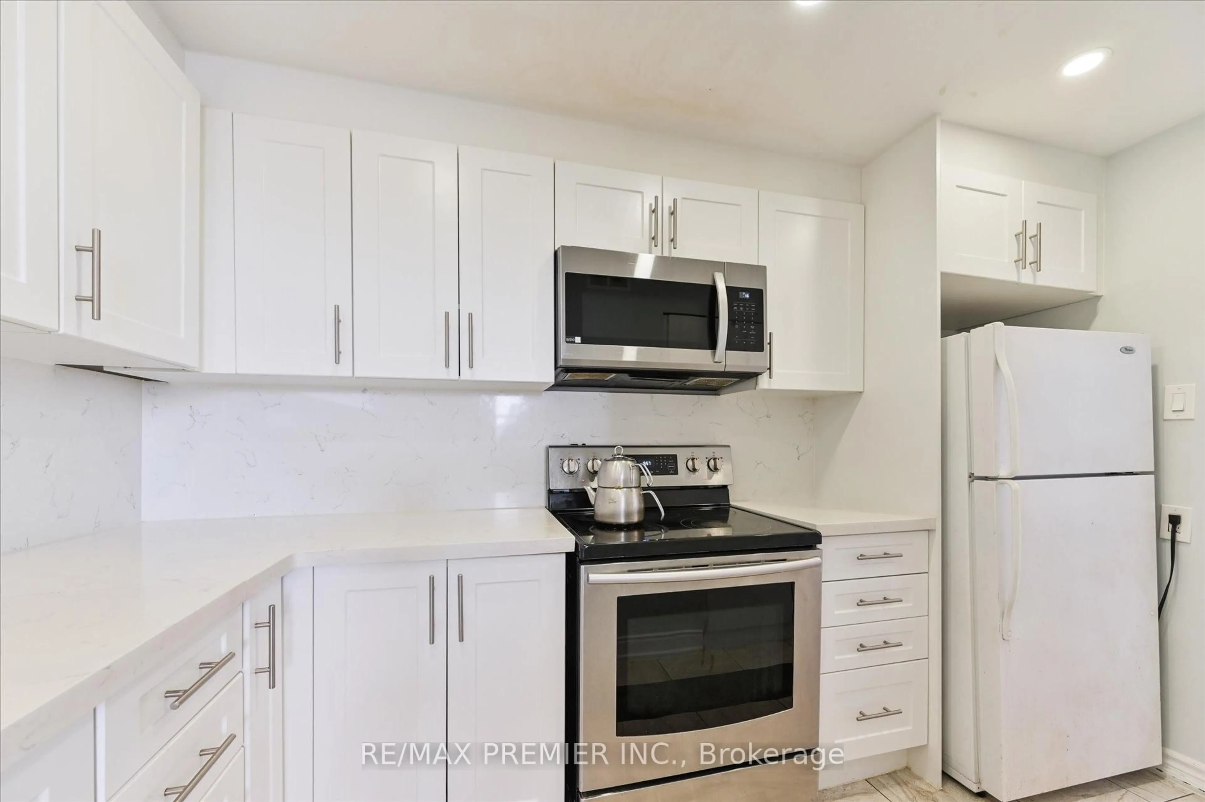 Standard kitchen, ceramic/tile floor for 80 Grandravine Dr #716, Toronto Ontario M3J 1B2