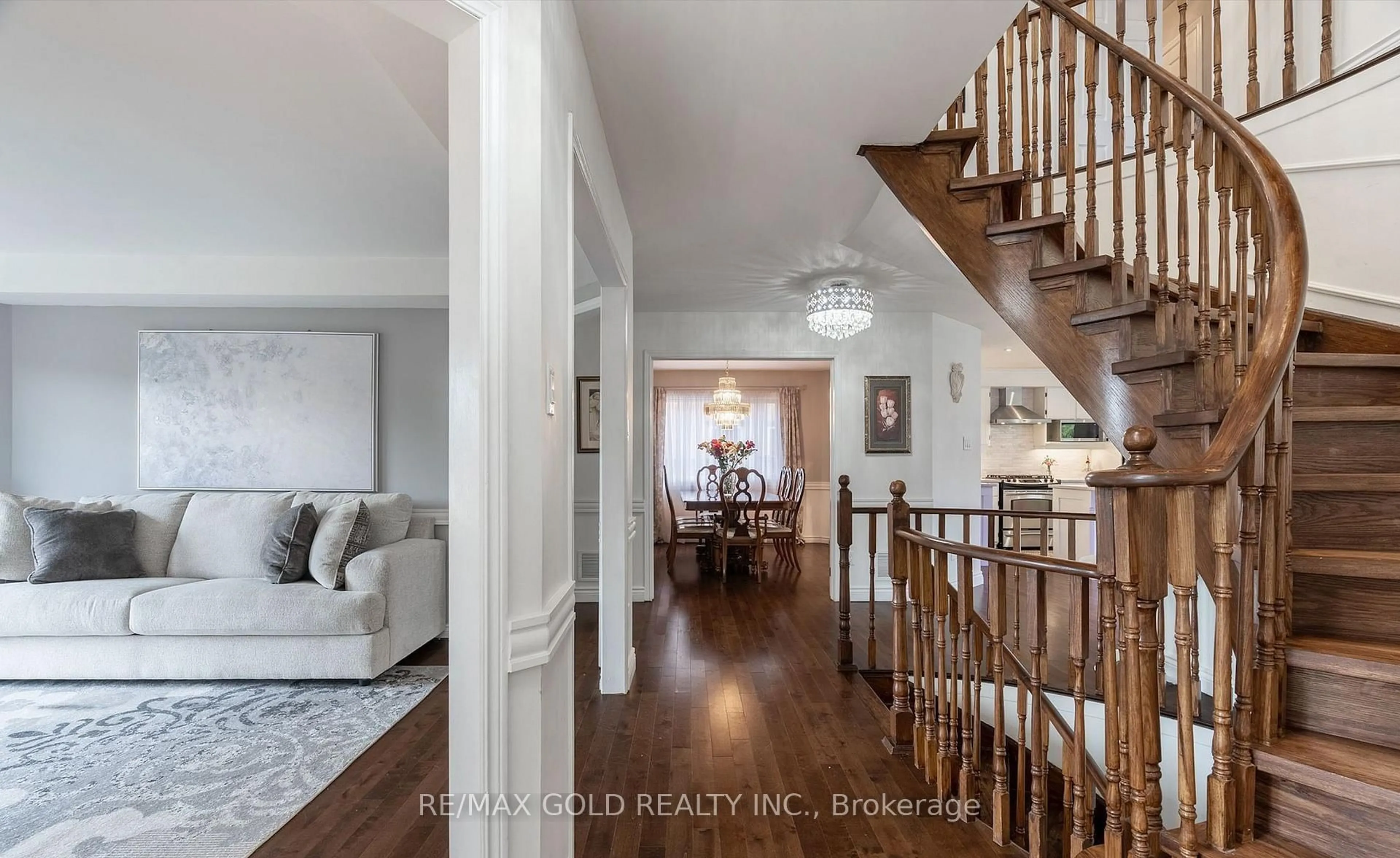Indoor entryway for 14 Shadywood Rd, Brampton Ontario L6Z 4M6