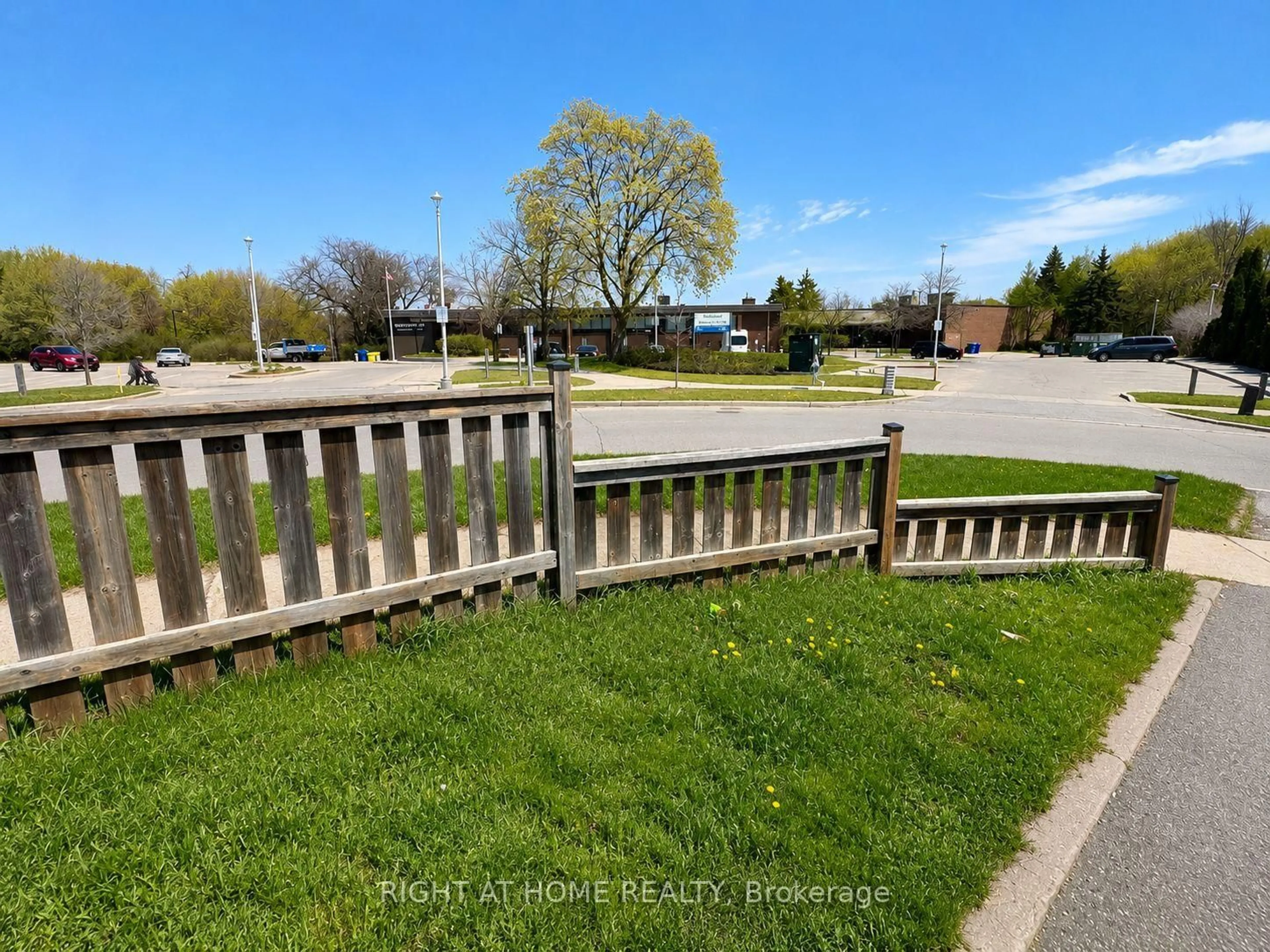 A pic from outside/outdoor area/front of a property/back of a property/a pic from drone, unknown for 18 Clubhouse Crt, Toronto Ontario M3L 2K5