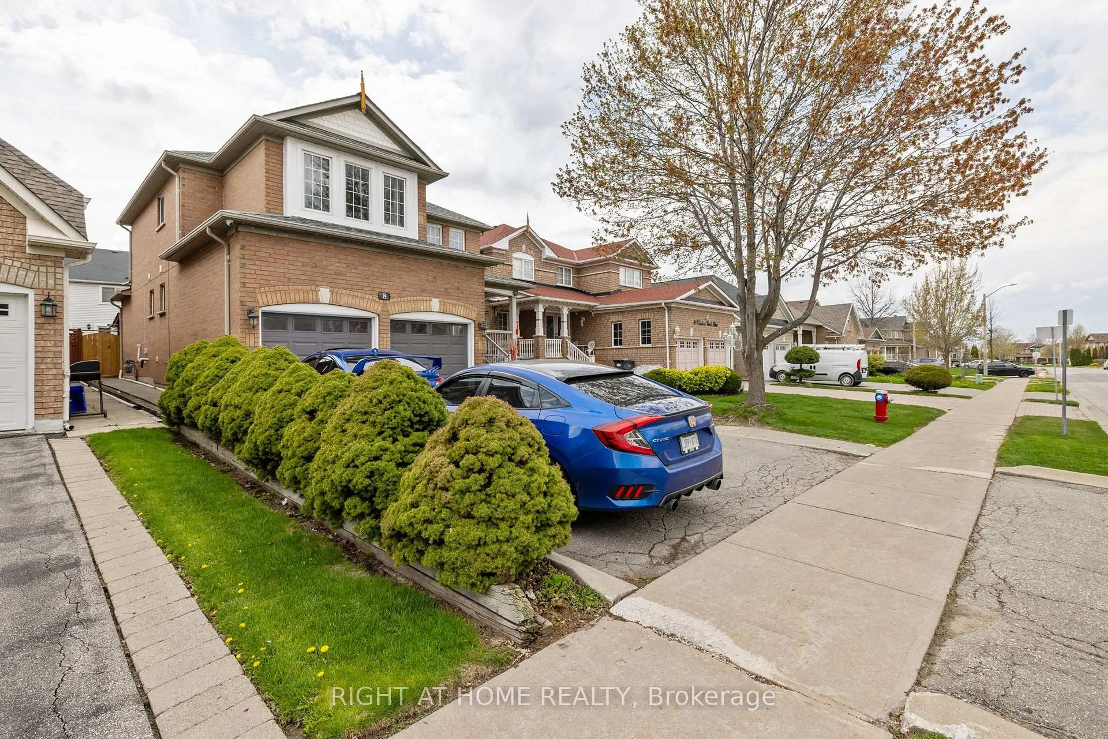 A pic from outside/outdoor area/front of a property/back of a property/a pic from drone, street for 8 Fletchers Creek Blvd, Brampton Ontario L6X 4R6