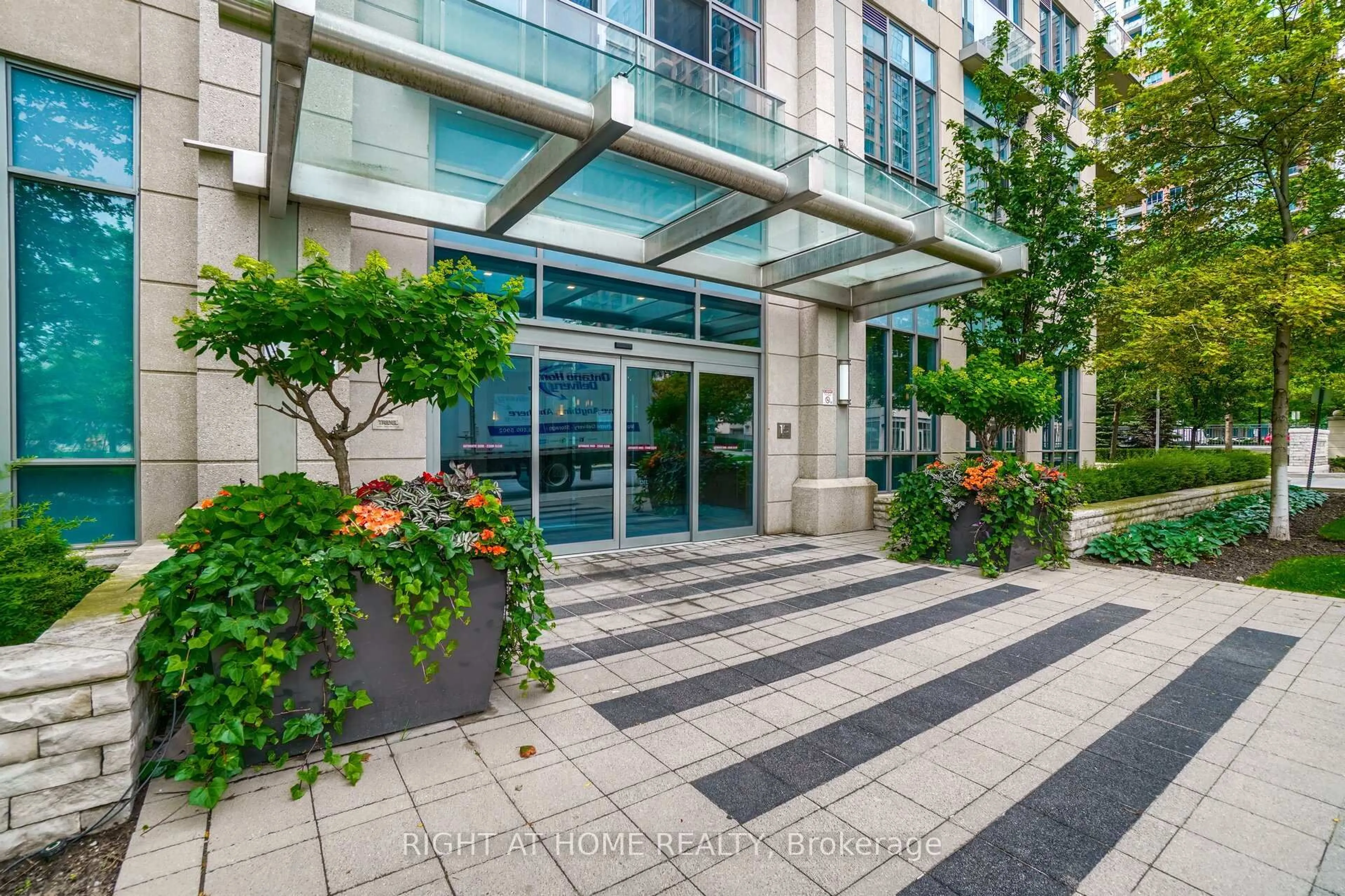 Indoor foyer for 15 Viking Lane #307, Toronto Ontario M9B 0A4