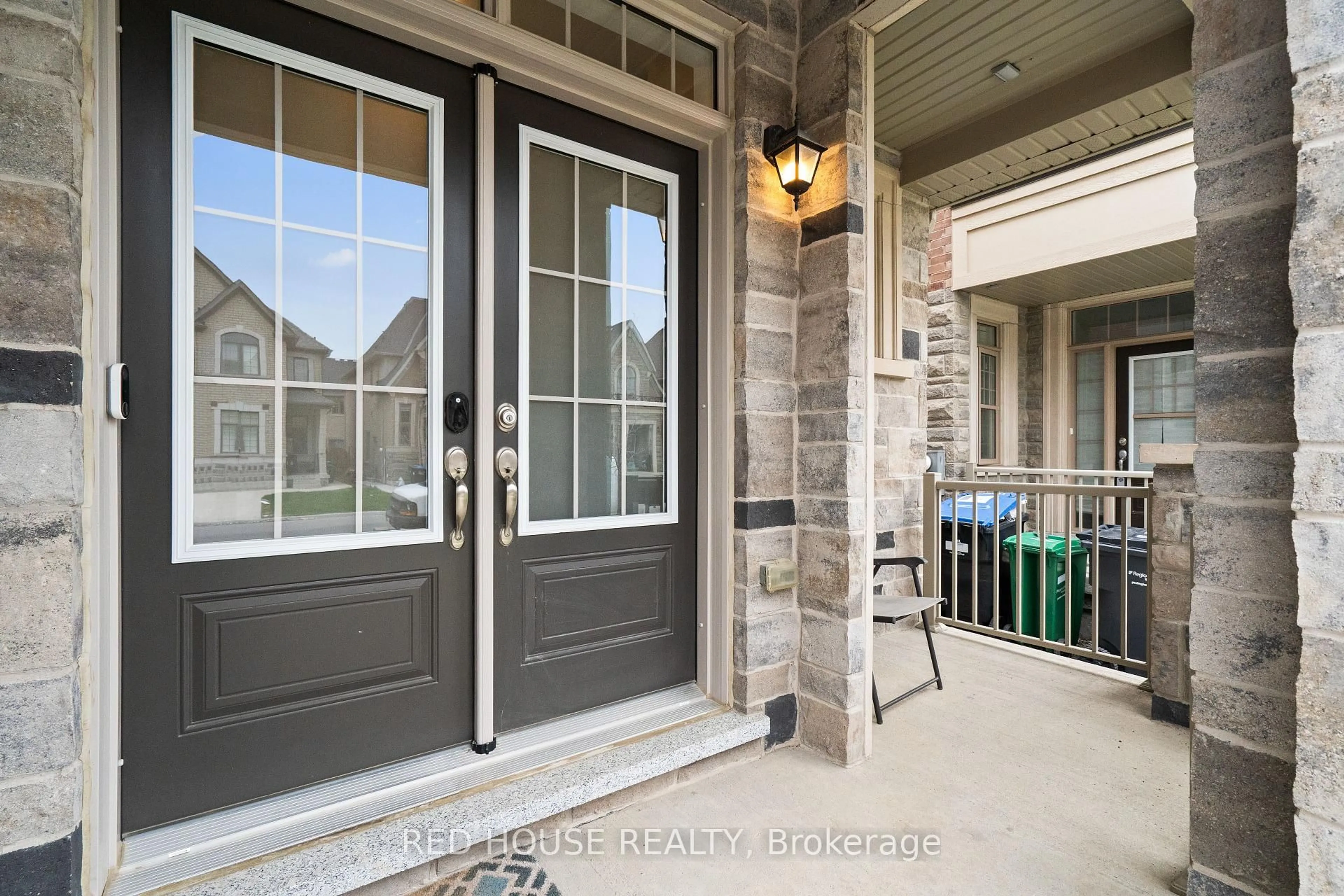 Indoor entryway for 46 Dolobram Tr, Brampton Ontario L7A 4Y3