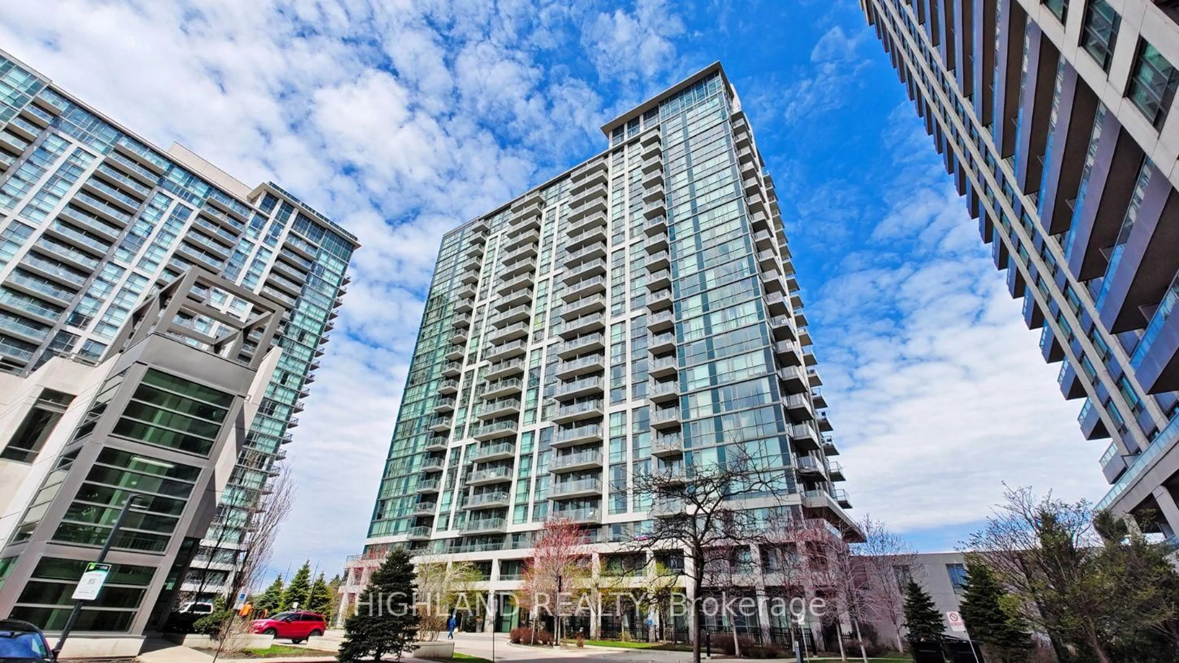Patio, building for 339 Rathburn Rd #608, Mississauga Ontario L5B 0K6