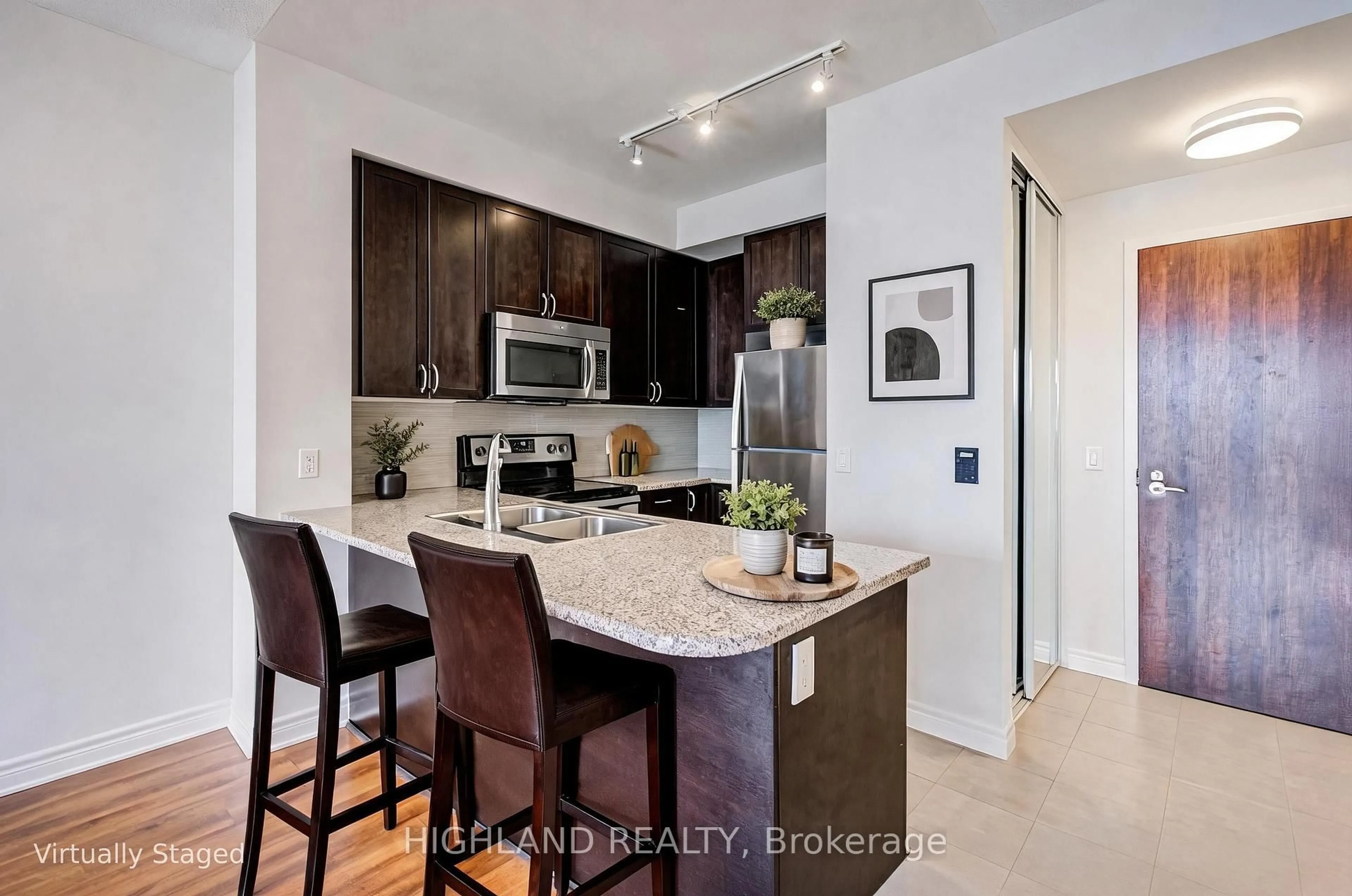 Open concept kitchen, ceramic/tile floor for 339 Rathburn Rd #608, Mississauga Ontario L5B 0K6