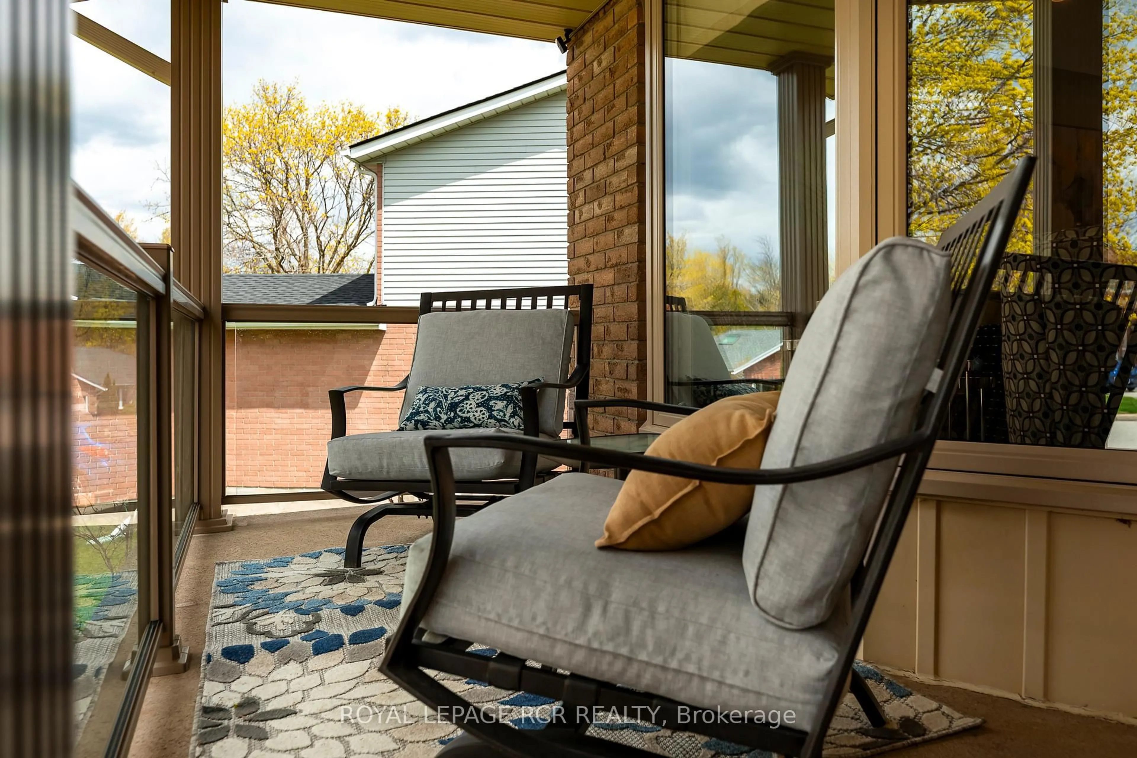 Patio, street for 240 Oakwood Cres, Orangeville Ontario L9W 4M9