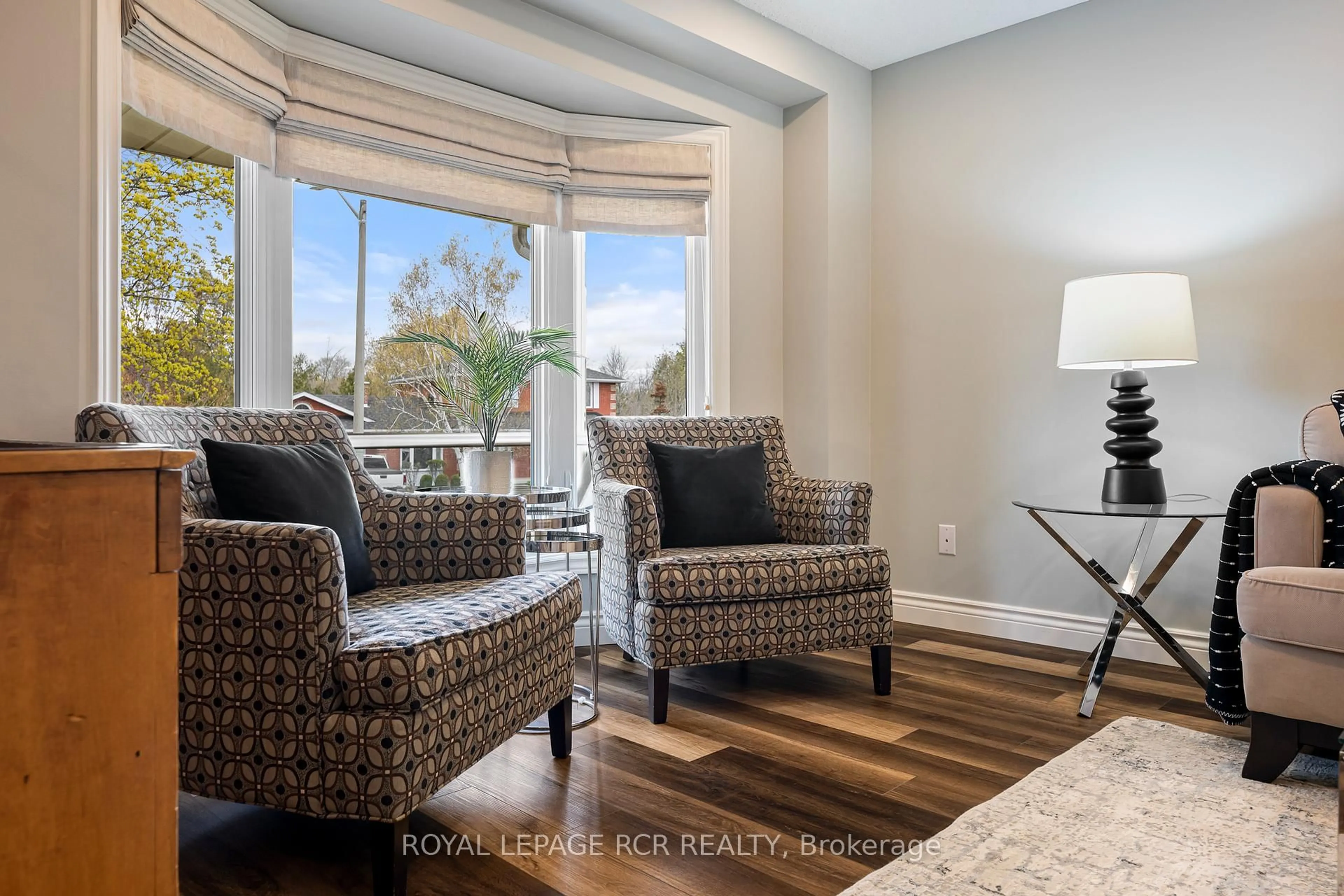 Living room with furniture, unknown for 240 Oakwood Cres, Orangeville Ontario L9W 4M9