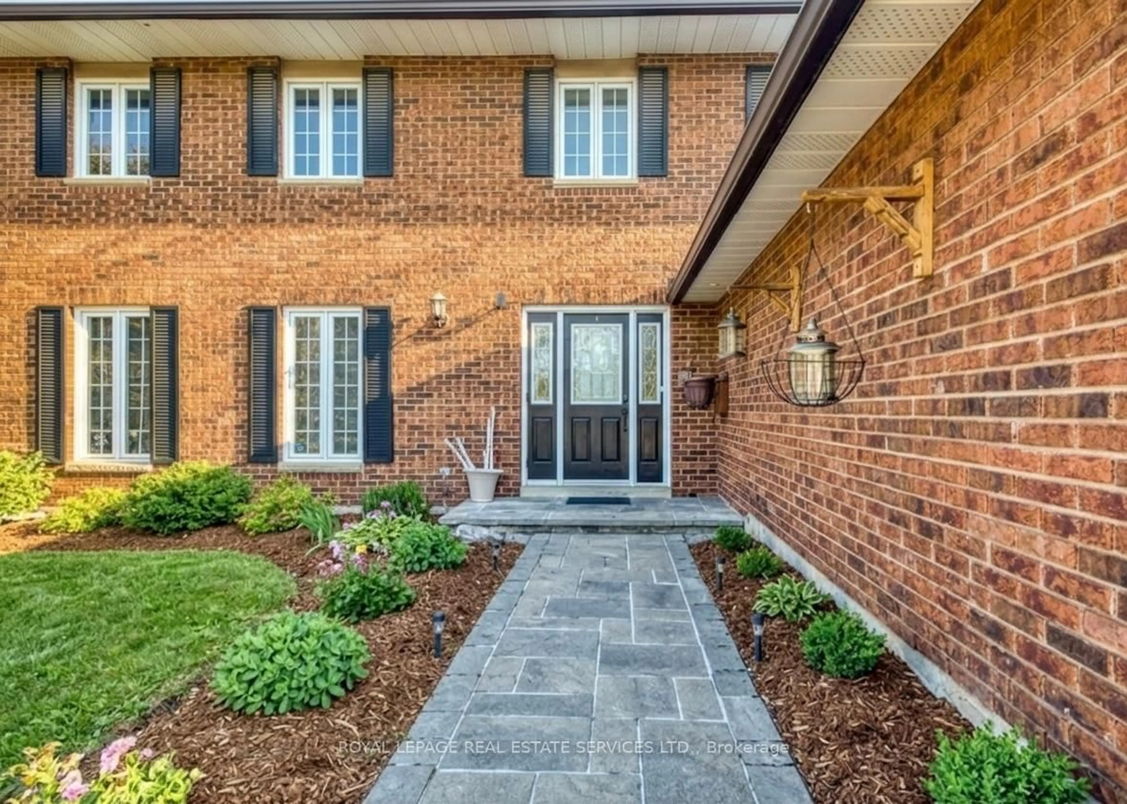 Home with brick exterior material, street for 1462 Grand Blvd, Oakville Ontario L6H 3E6
