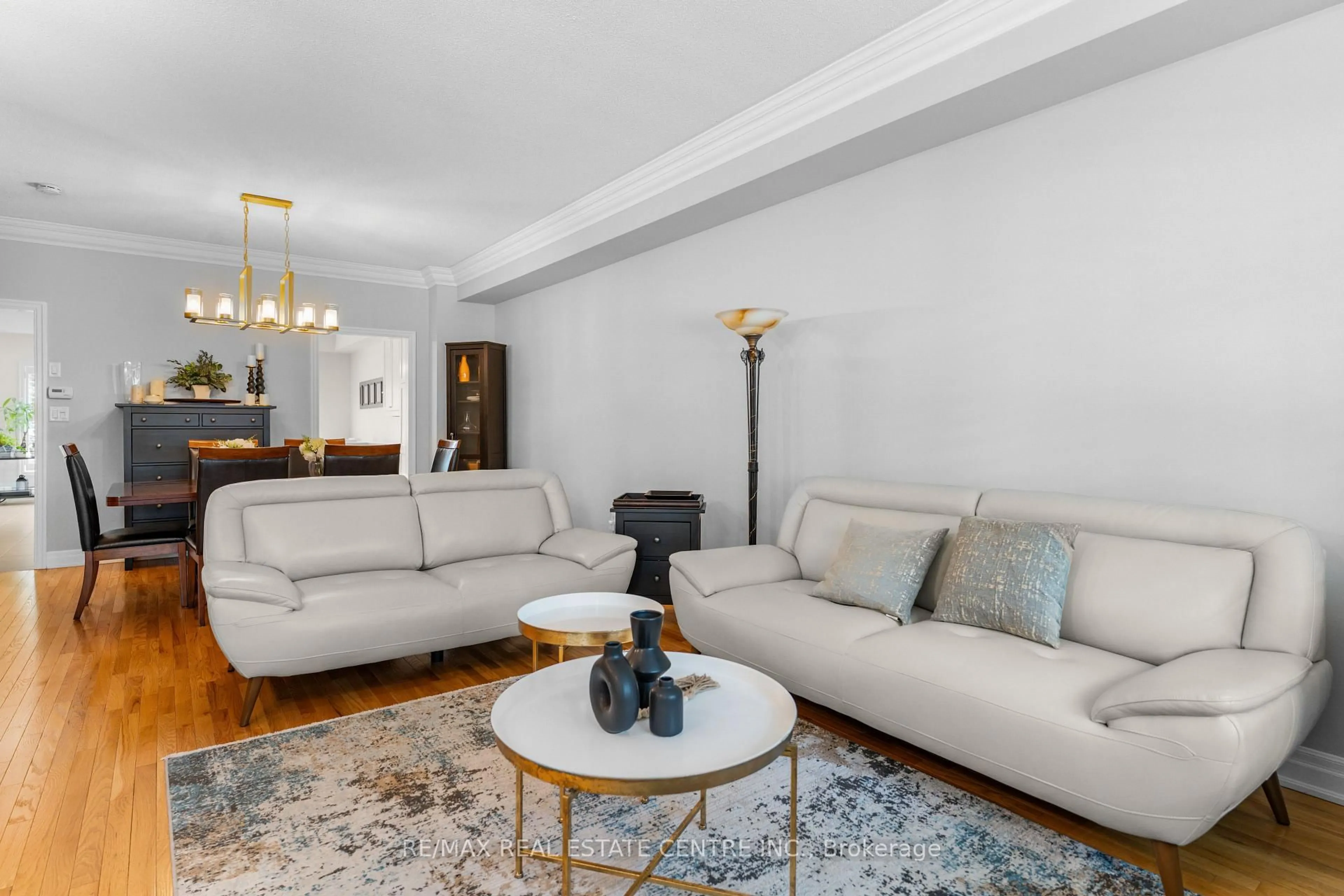 Living room with furniture, unknown for 12 St. Lawrence Dr, Mississauga Ontario L5G 4V1