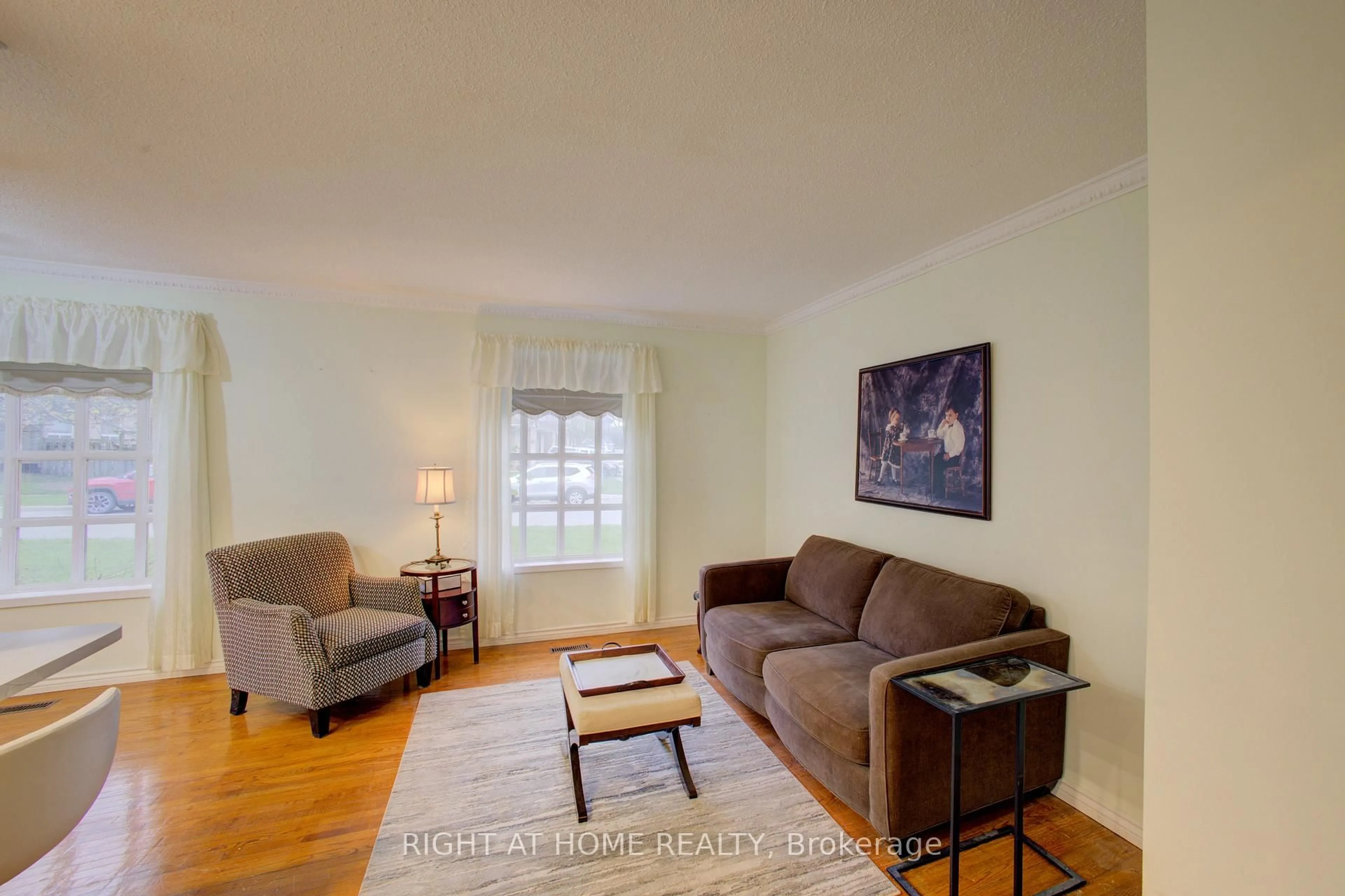 Living room with furniture, wood/laminate floor for 30 Parkview Dr, Orangeville Ontario L9W 1T3