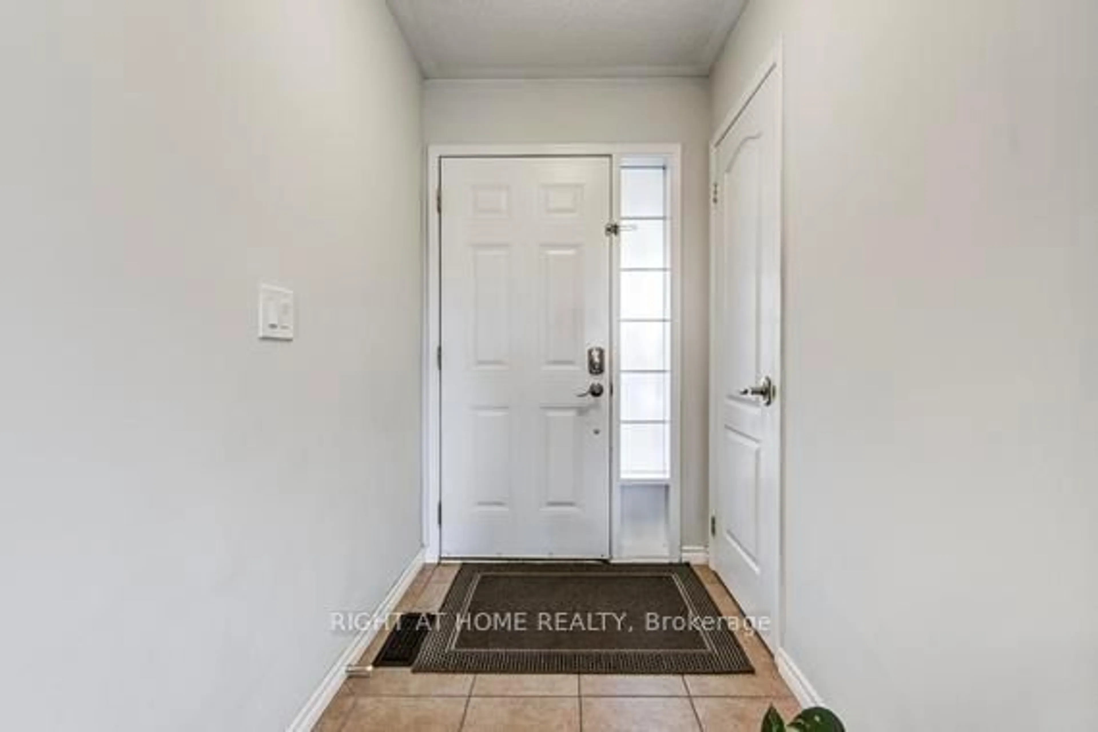 Indoor entryway for 4864 Capri Cres, Burlington Ontario L7M 0H8