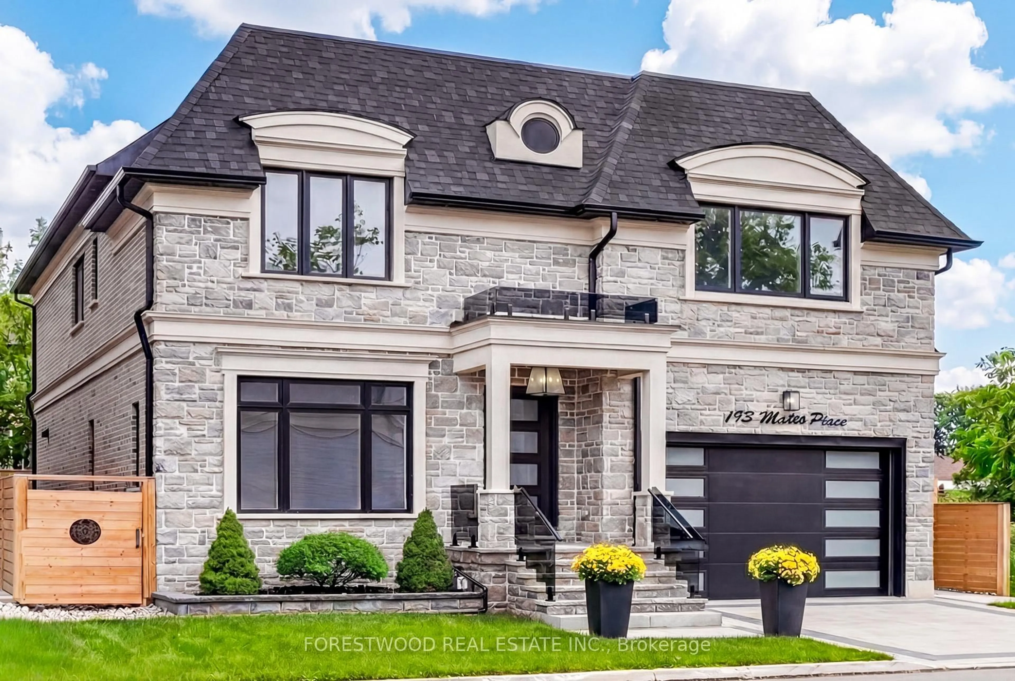 Home with brick exterior material, street for 193 Mateo Pl, Mississauga Ontario L5A 2K4