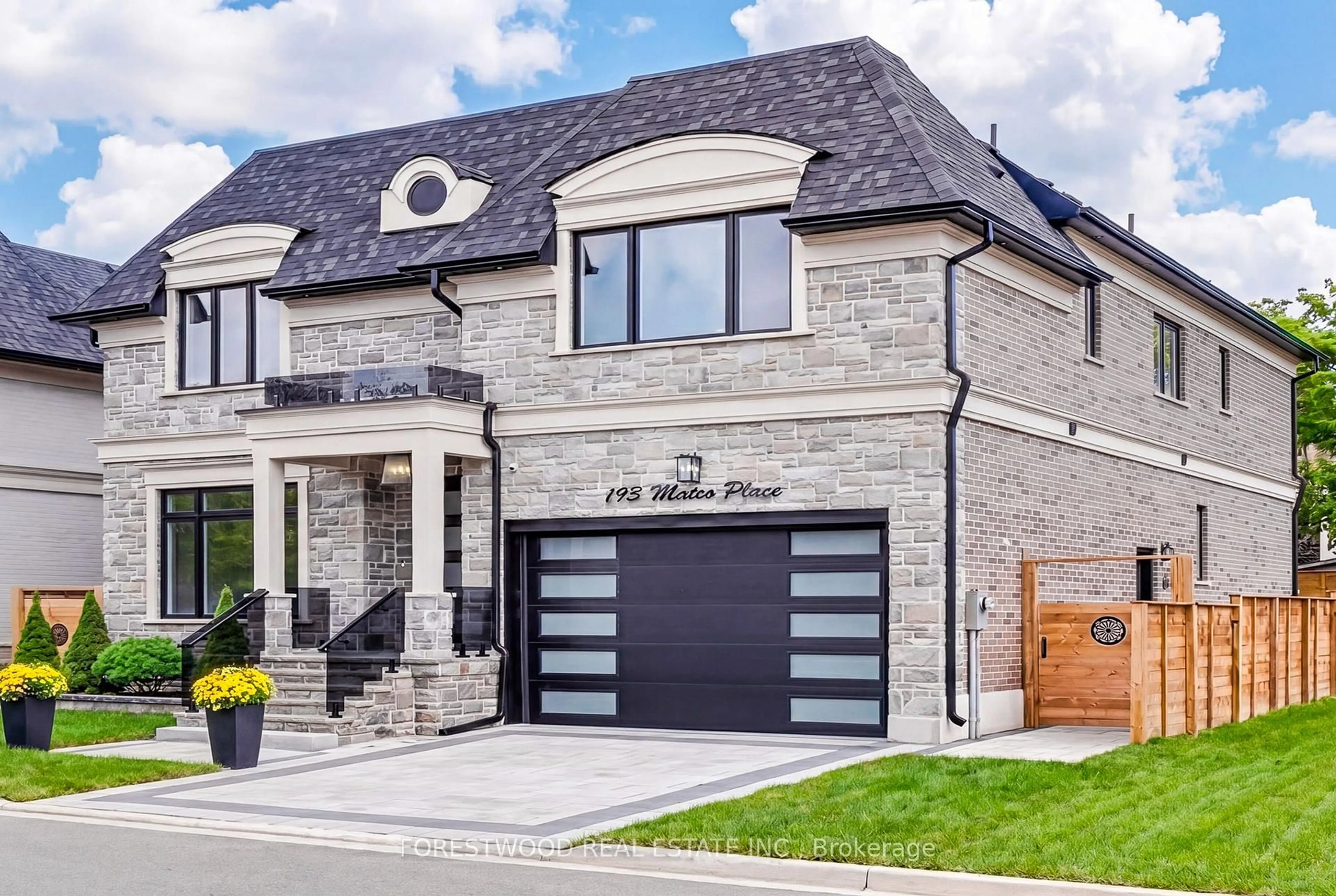 Home with brick exterior material, street for 193 Mateo Pl, Mississauga Ontario L5A 2K4