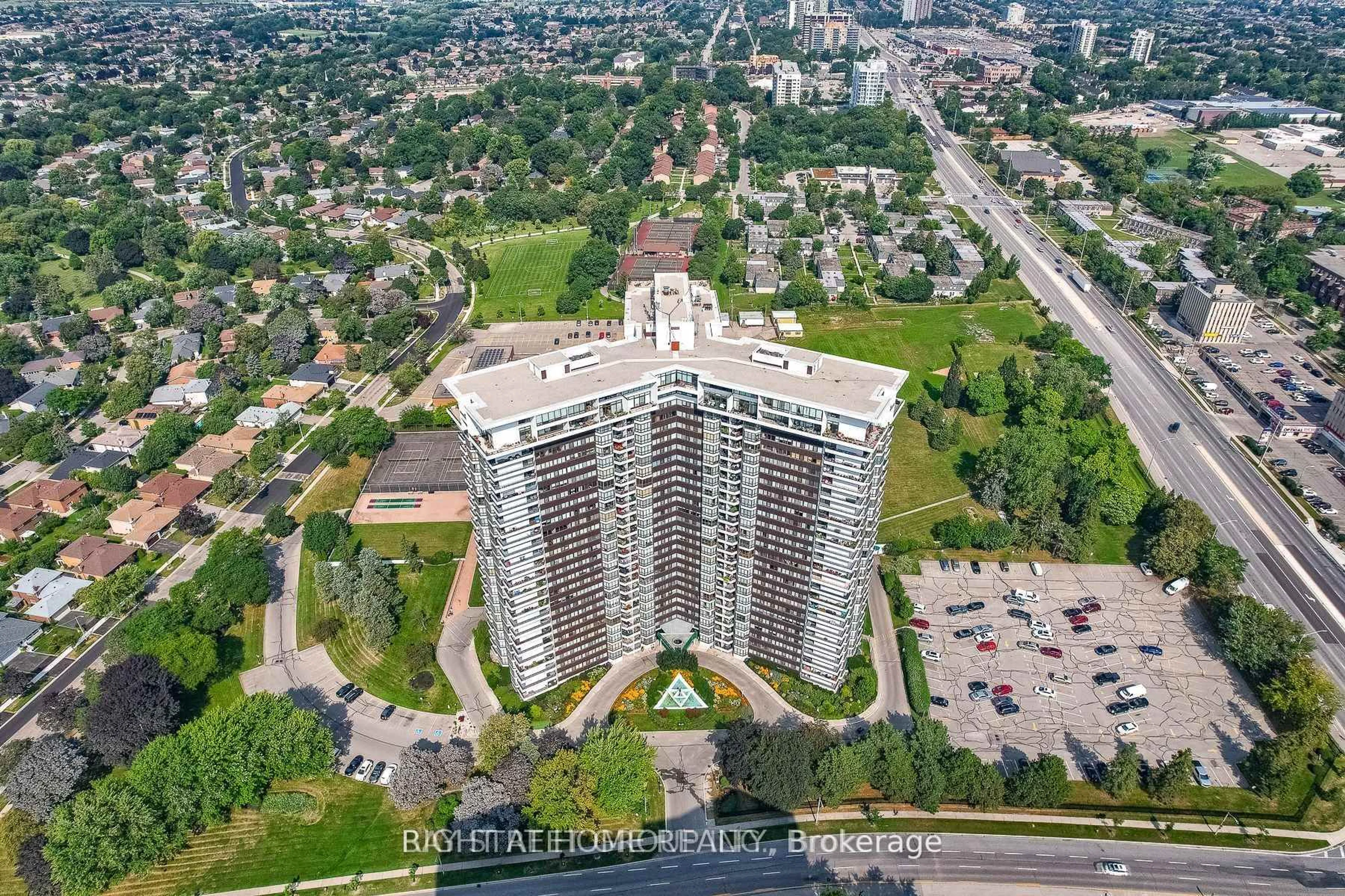 A pic from outside/outdoor area/front of a property/back of a property/a pic from drone, unknown for 1333 Bloor St #1107, Mississauga Ontario L4Y 3T6
