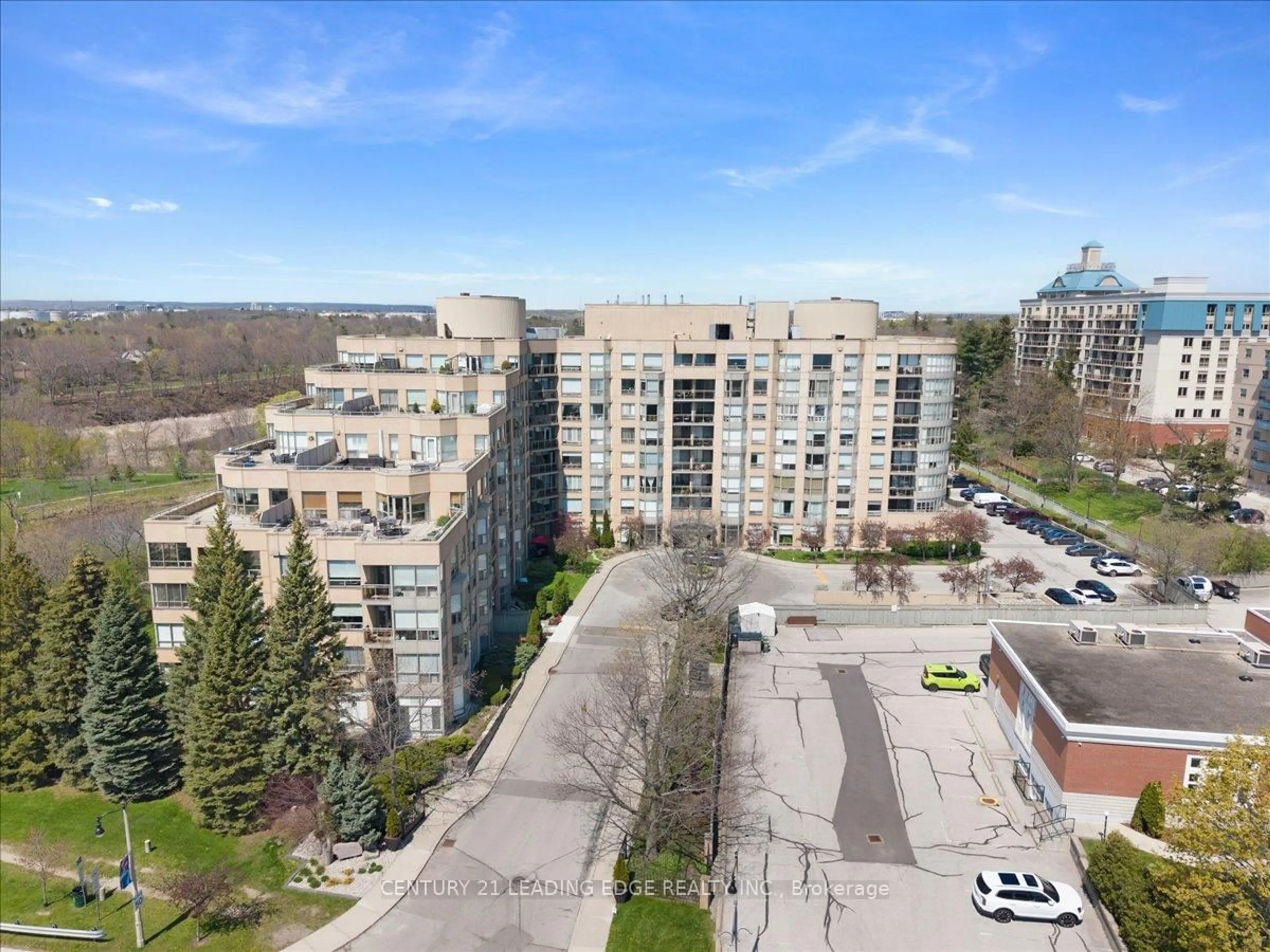 A pic from outside/outdoor area/front of a property/back of a property/a pic from drone, city buildings view from balcony for 2511 Lakeshore Rd #719, Oakville Ontario L6L 6L9
