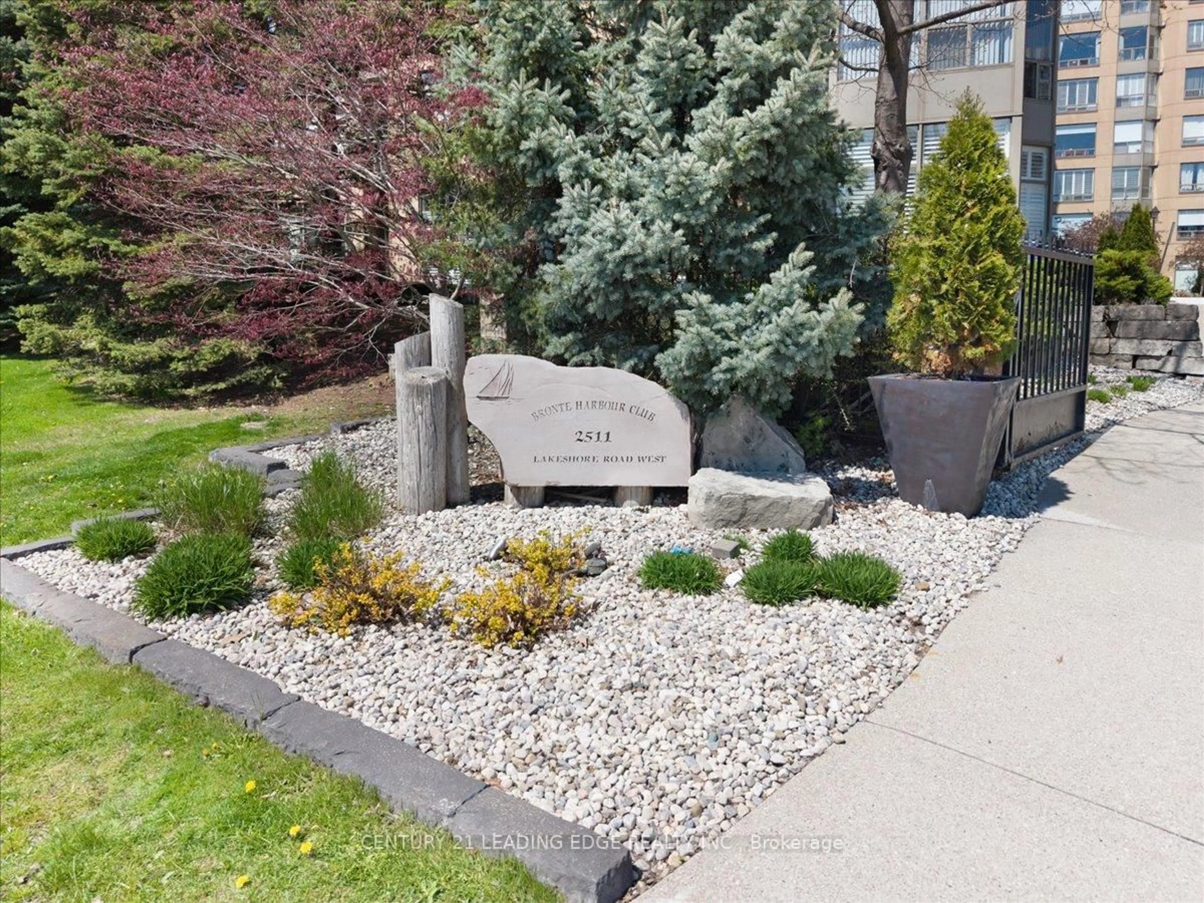 Patio, street for 2511 Lakeshore Rd #719, Oakville Ontario L6L 6L9