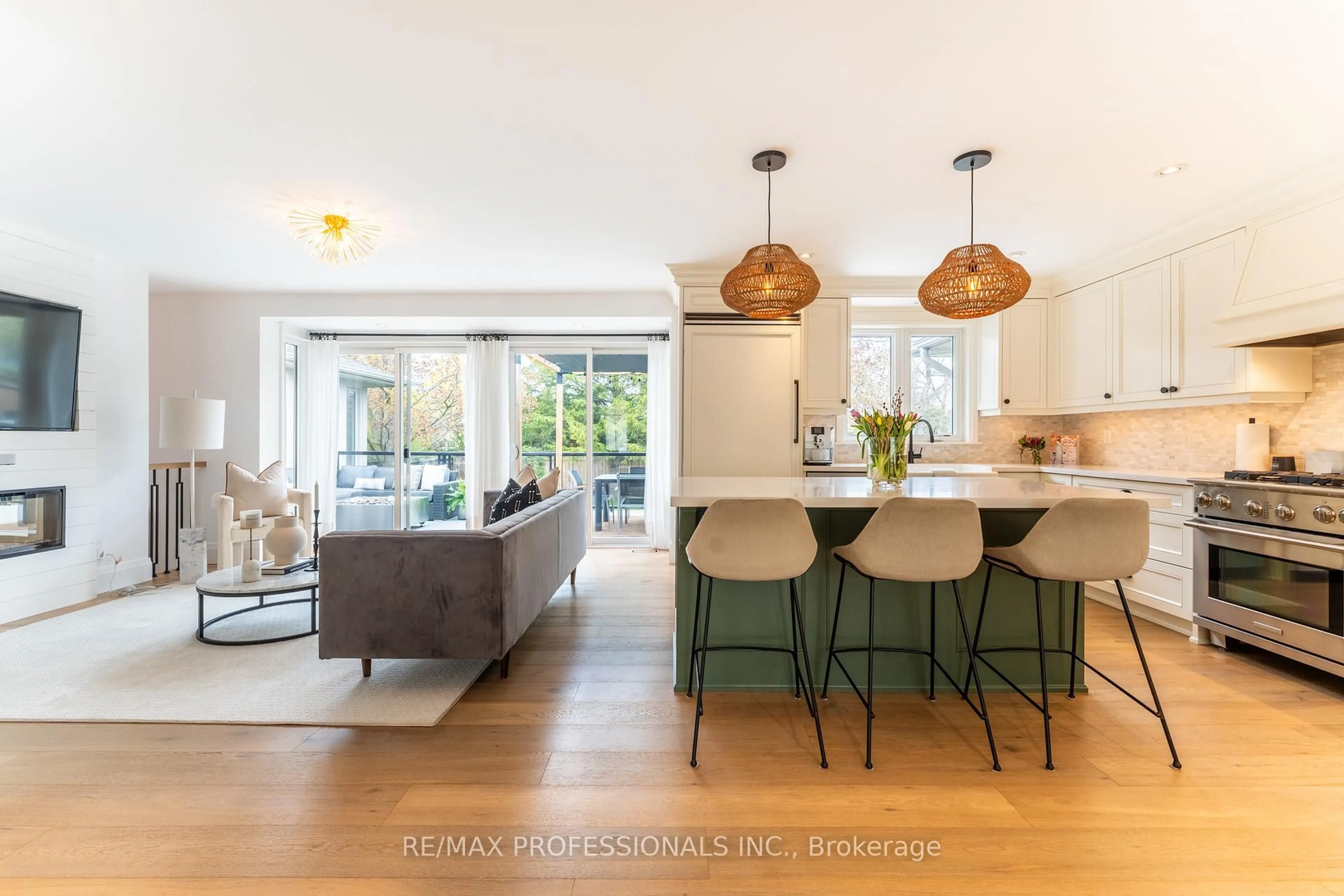 Open concept kitchen, unknown for 1326 Stanbury Rd, Oakville Ontario L6L 2J4