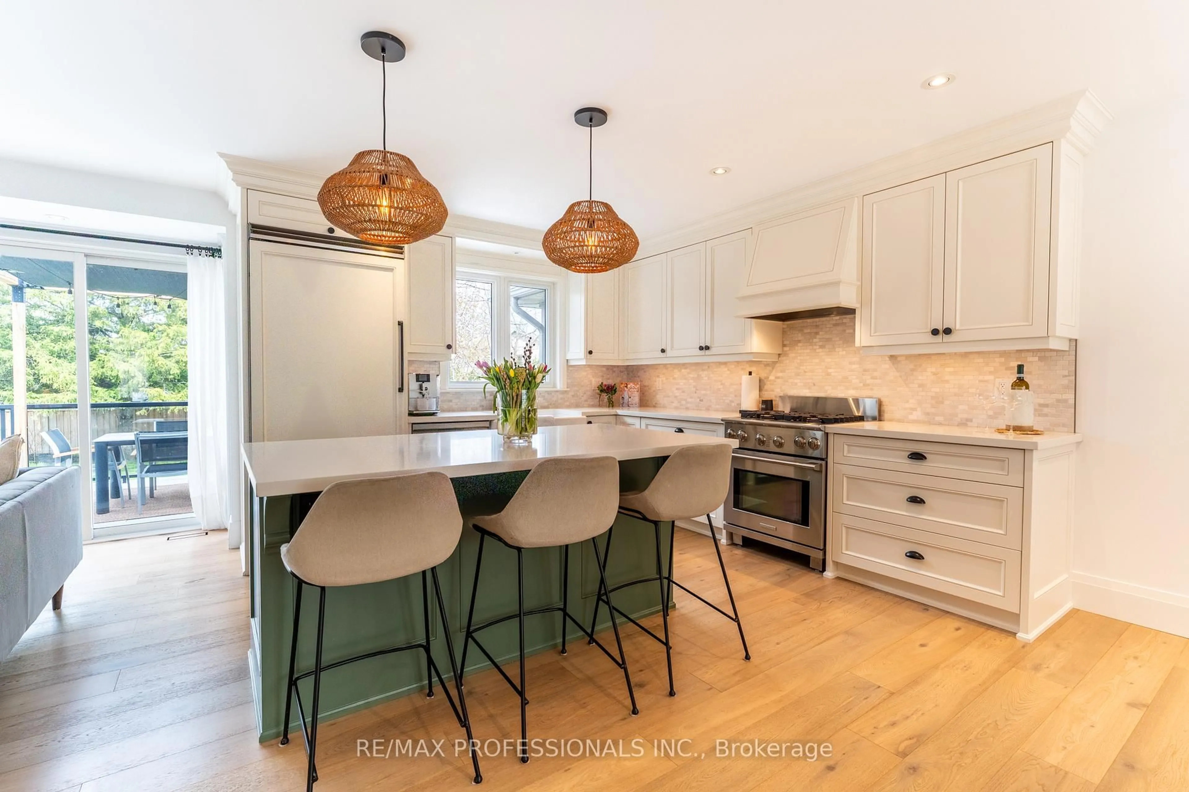 Open concept kitchen, unknown for 1326 Stanbury Rd, Oakville Ontario L6L 2J4