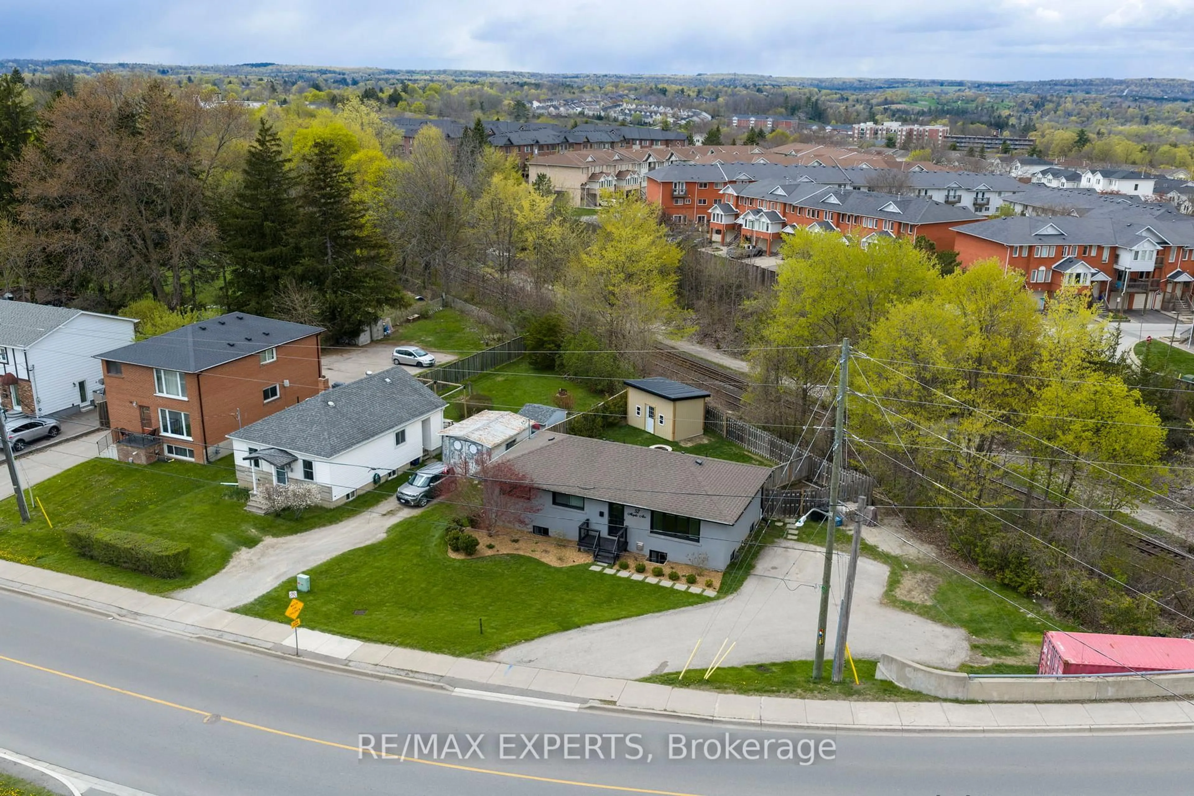 A pic from outside/outdoor area/front of a property/back of a property/a pic from drone, street for 52 Maple Ave, Halton Hills Ontario L7G 1X7