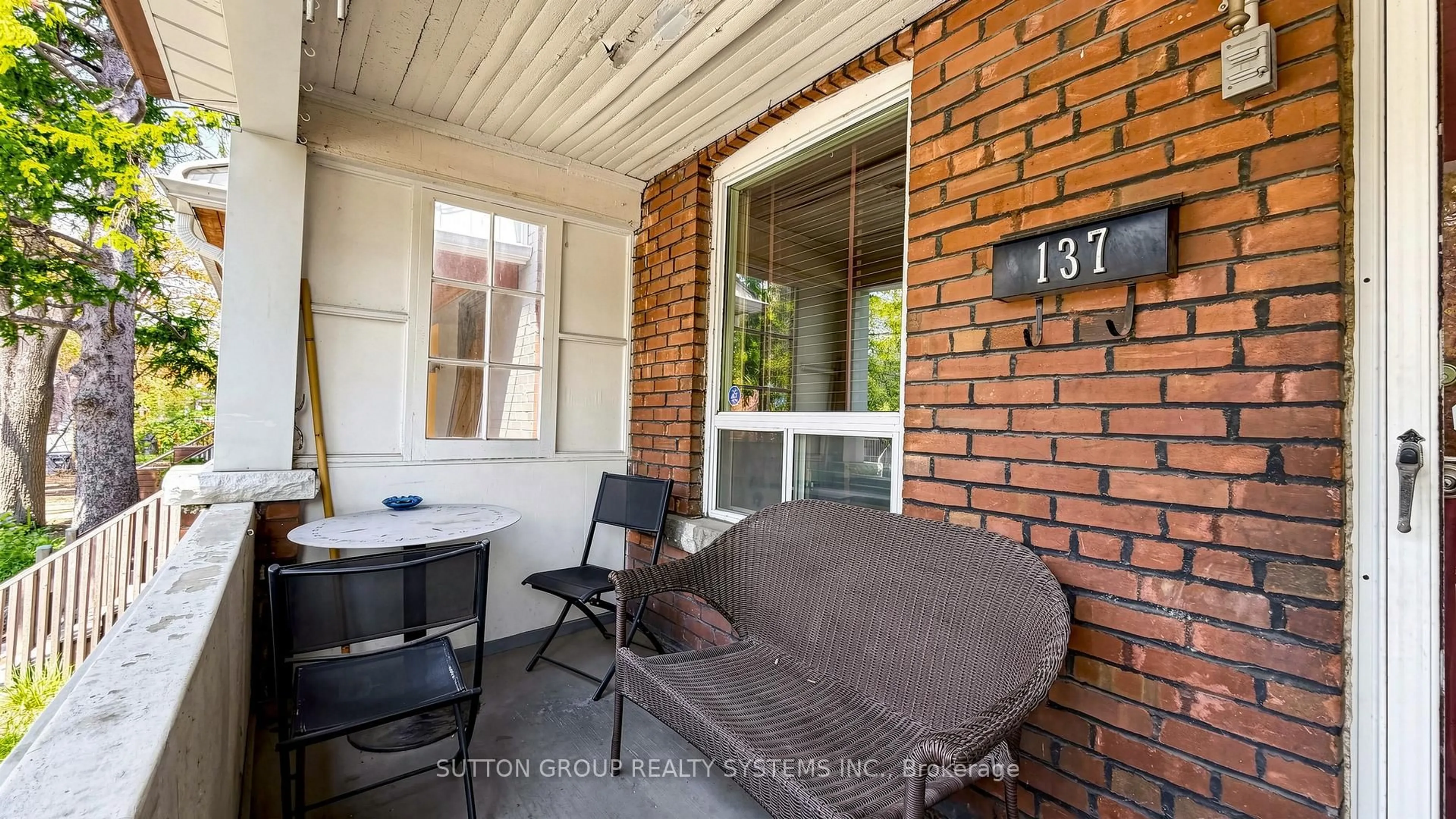 Patio, street for 137 Campbell Ave, Toronto Ontario M6P 3V1