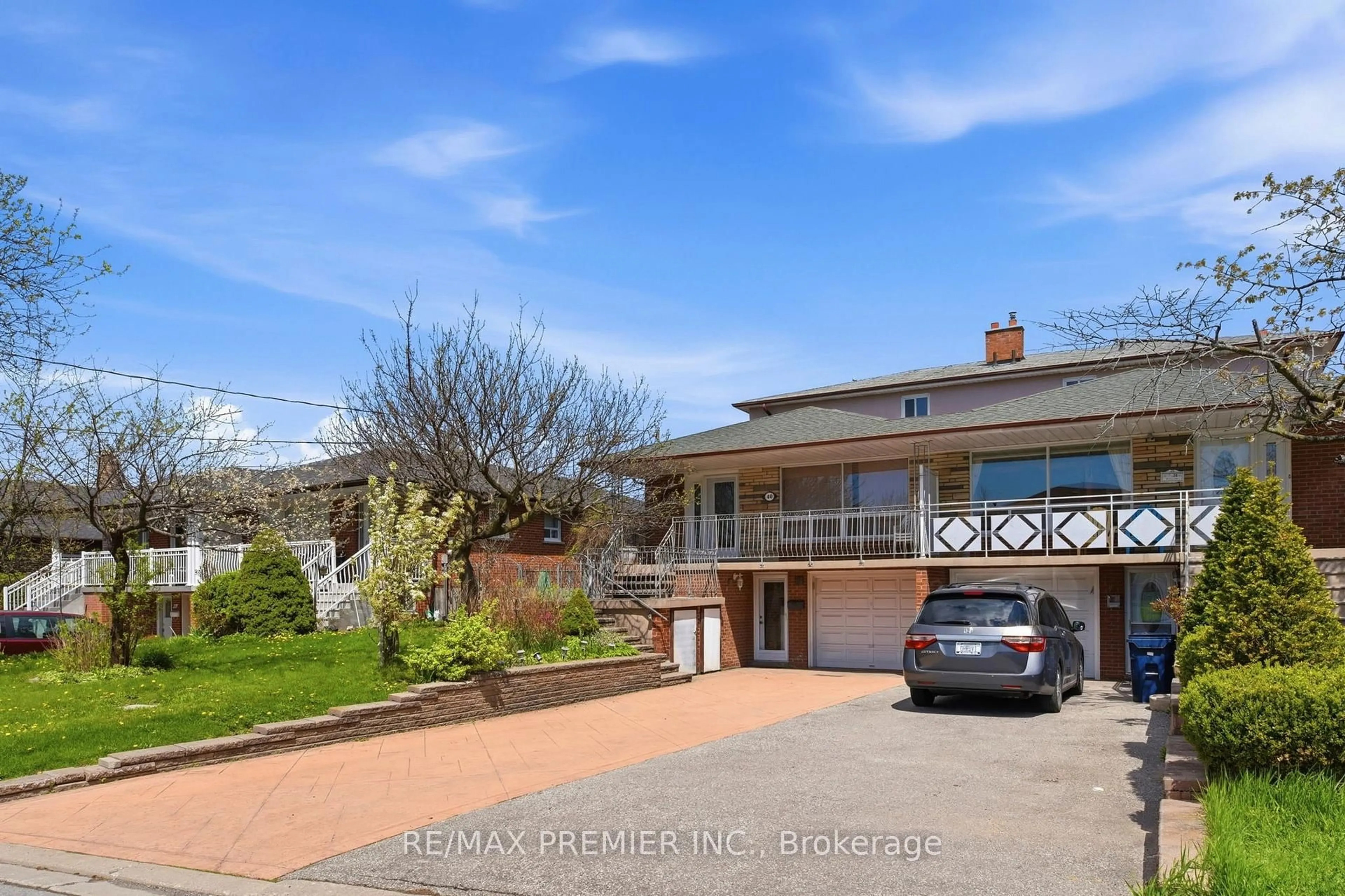 A pic from outside/outdoor area/front of a property/back of a property/a pic from drone, street for 40 Donofree Rd, Toronto Ontario M6L 2P5