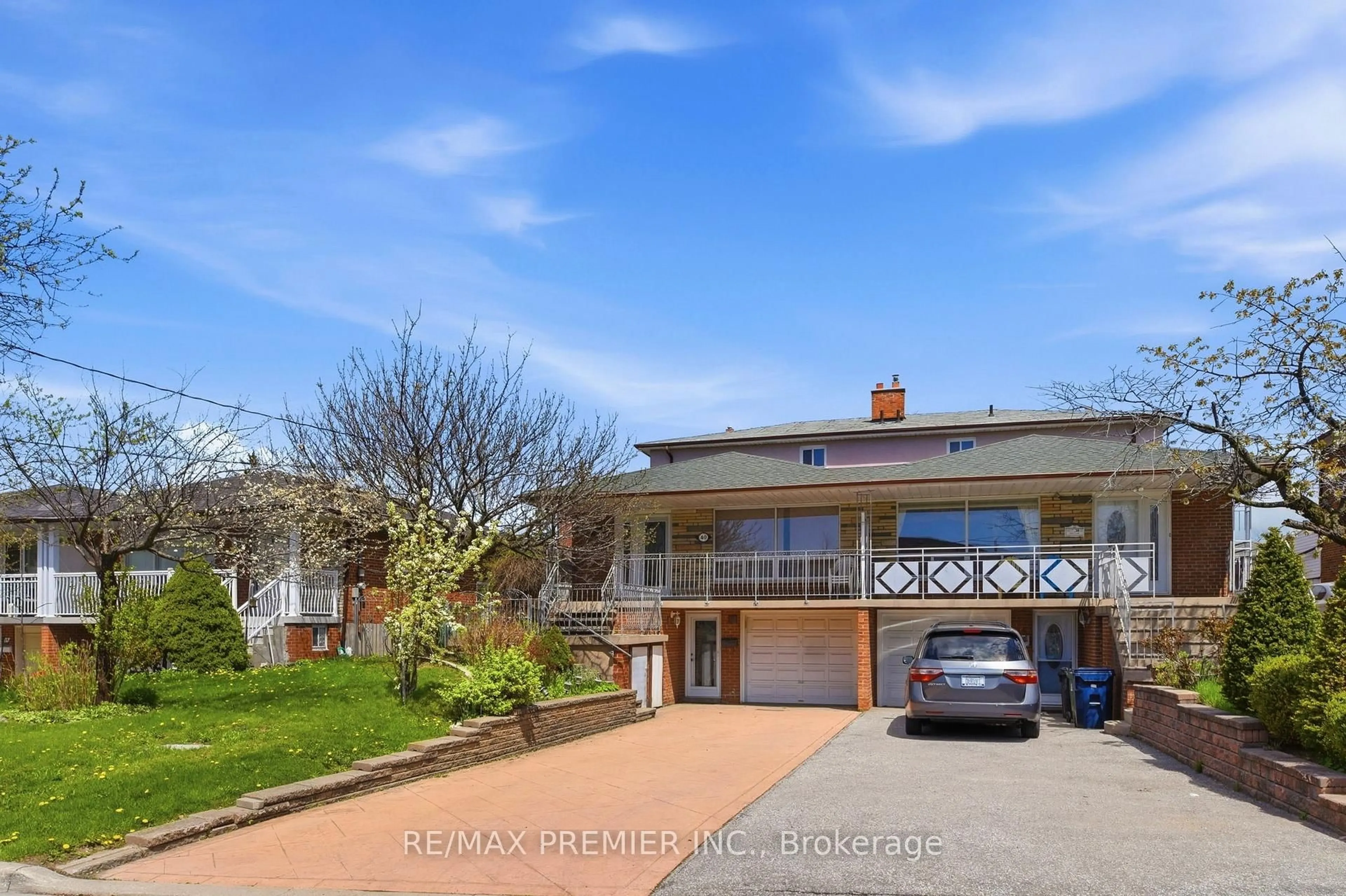 A pic from outside/outdoor area/front of a property/back of a property/a pic from drone, street for 40 Donofree Rd, Toronto Ontario M6L 2P5