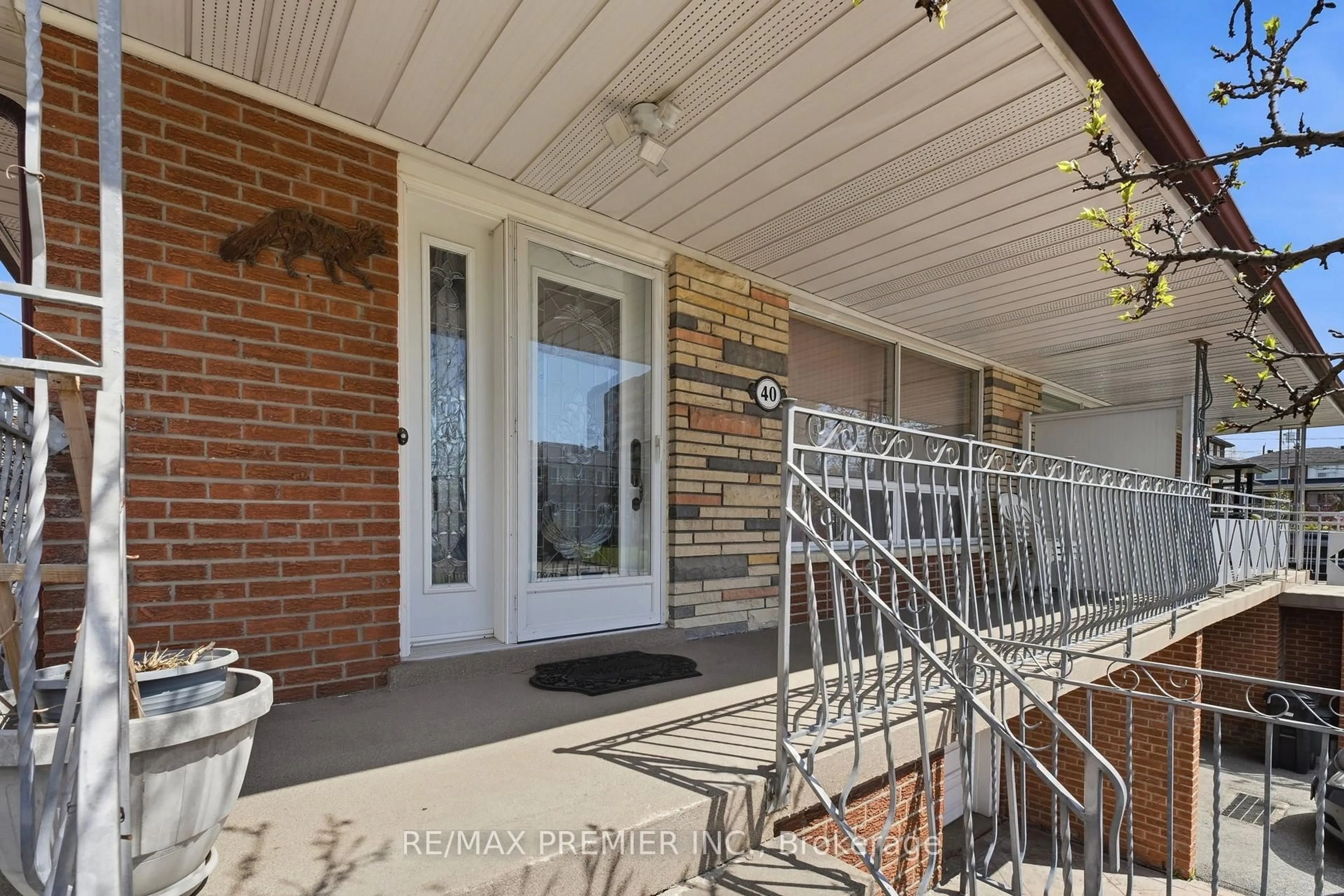 Unknown for 40 Donofree Rd, Toronto Ontario M6L 2P5