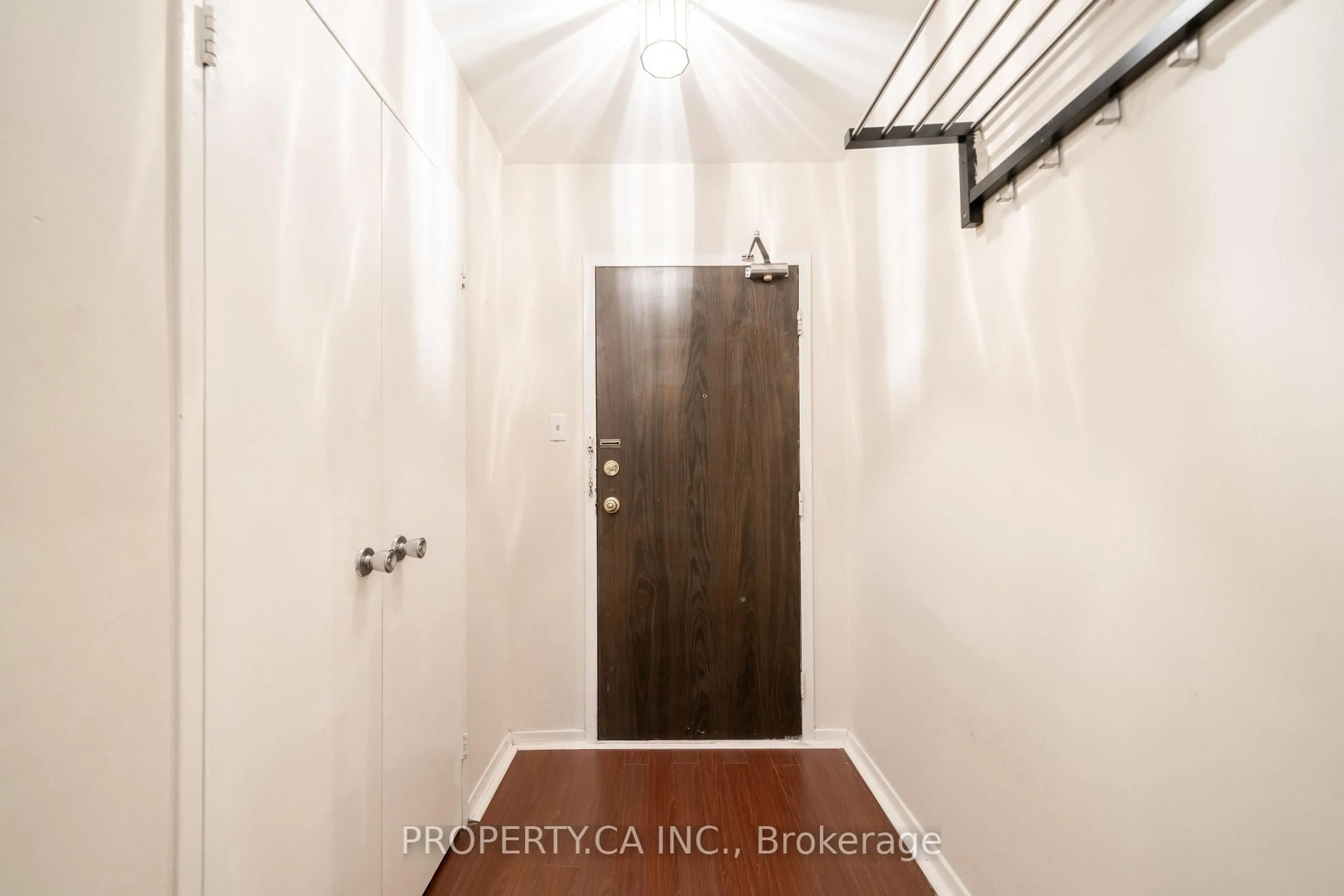 Indoor entryway for 455 Sentinel Rd #307, Toronto Ontario M3J 2T6