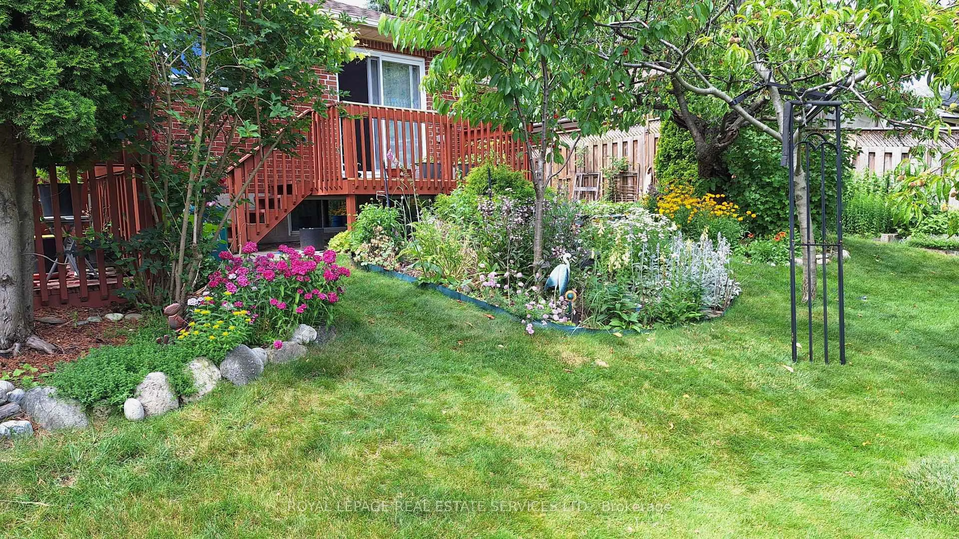 Patio, unknown for 1607 Ewald Rd, Mississauga Ontario L5G 4C4