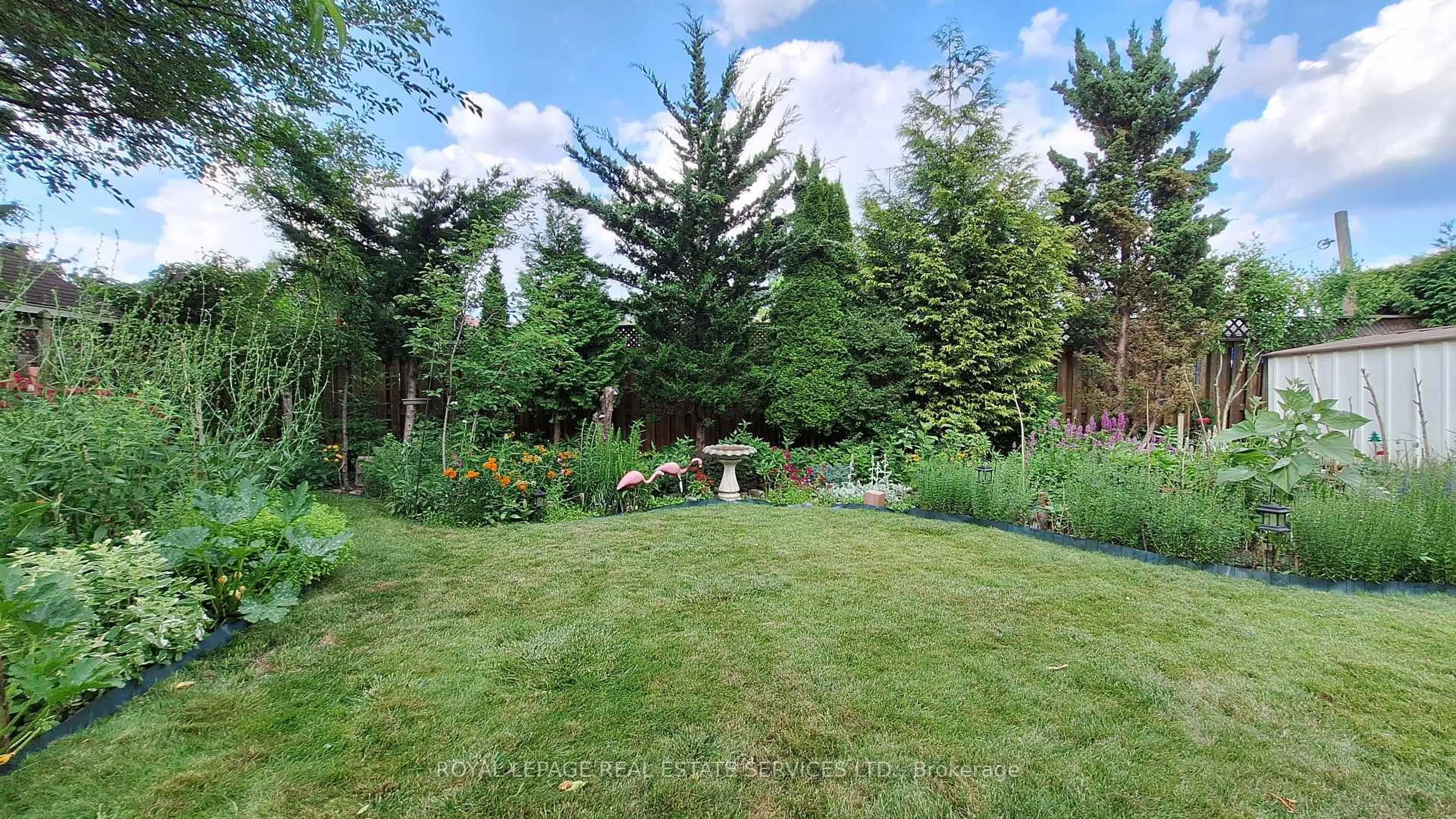 Patio, forest/trees view for 1607 Ewald Rd, Mississauga Ontario L5G 4C4