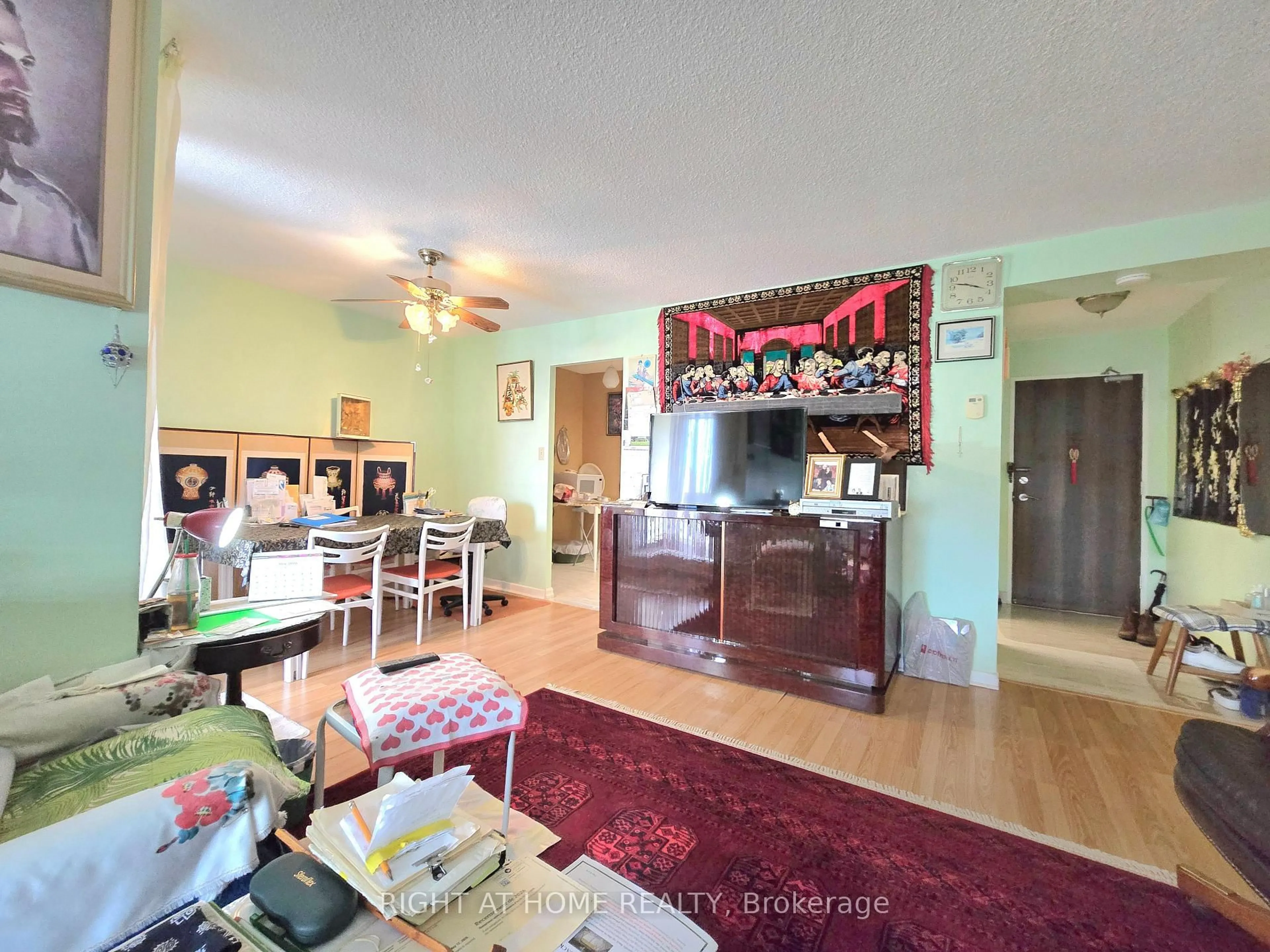 A pic of a room for 2542 Argyle Rd #1106, Mississauga Ontario L5B 2H5