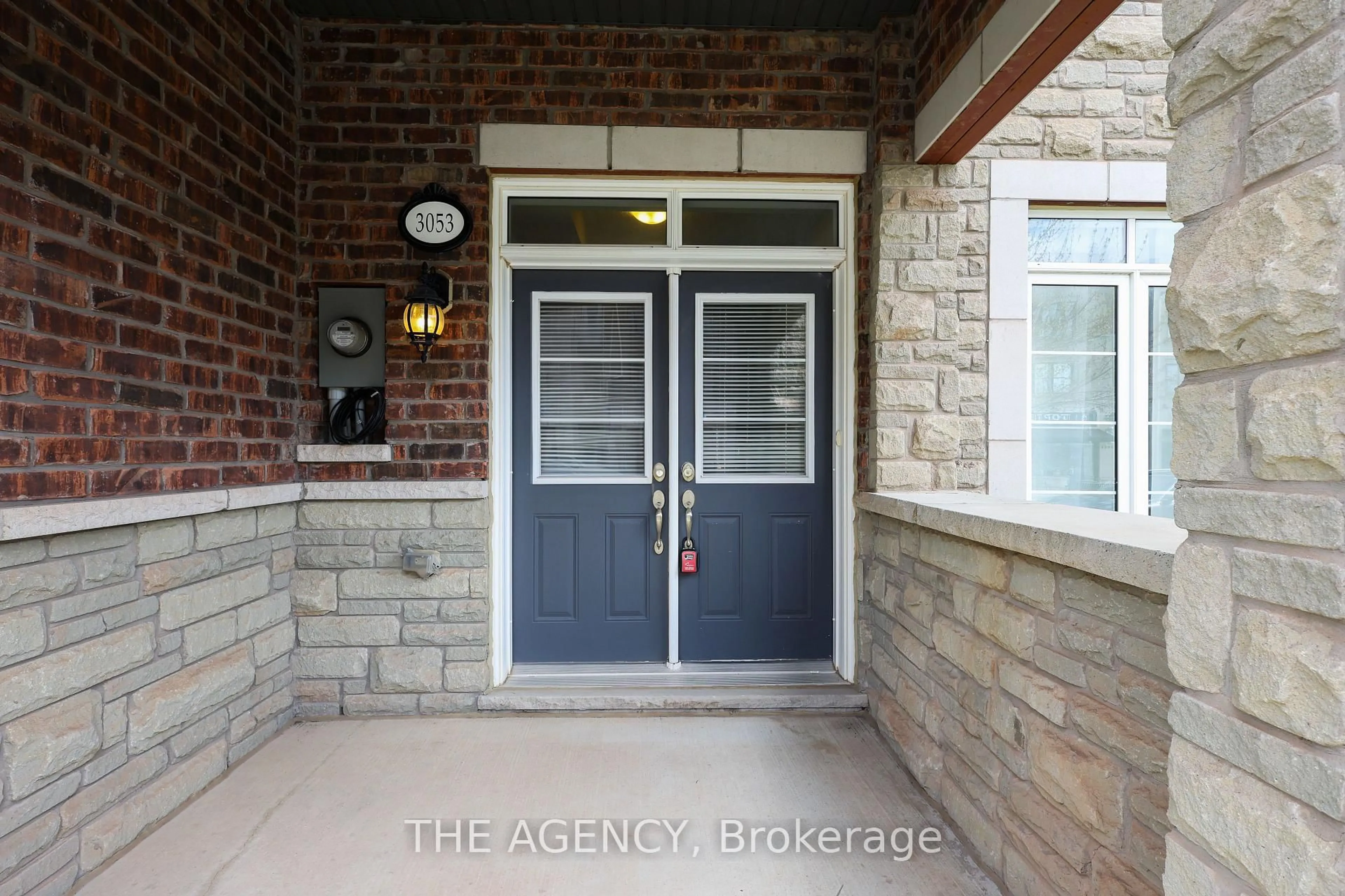 Indoor entryway for 3053 Preserve Dr, Oakville Ontario L6M 0W7