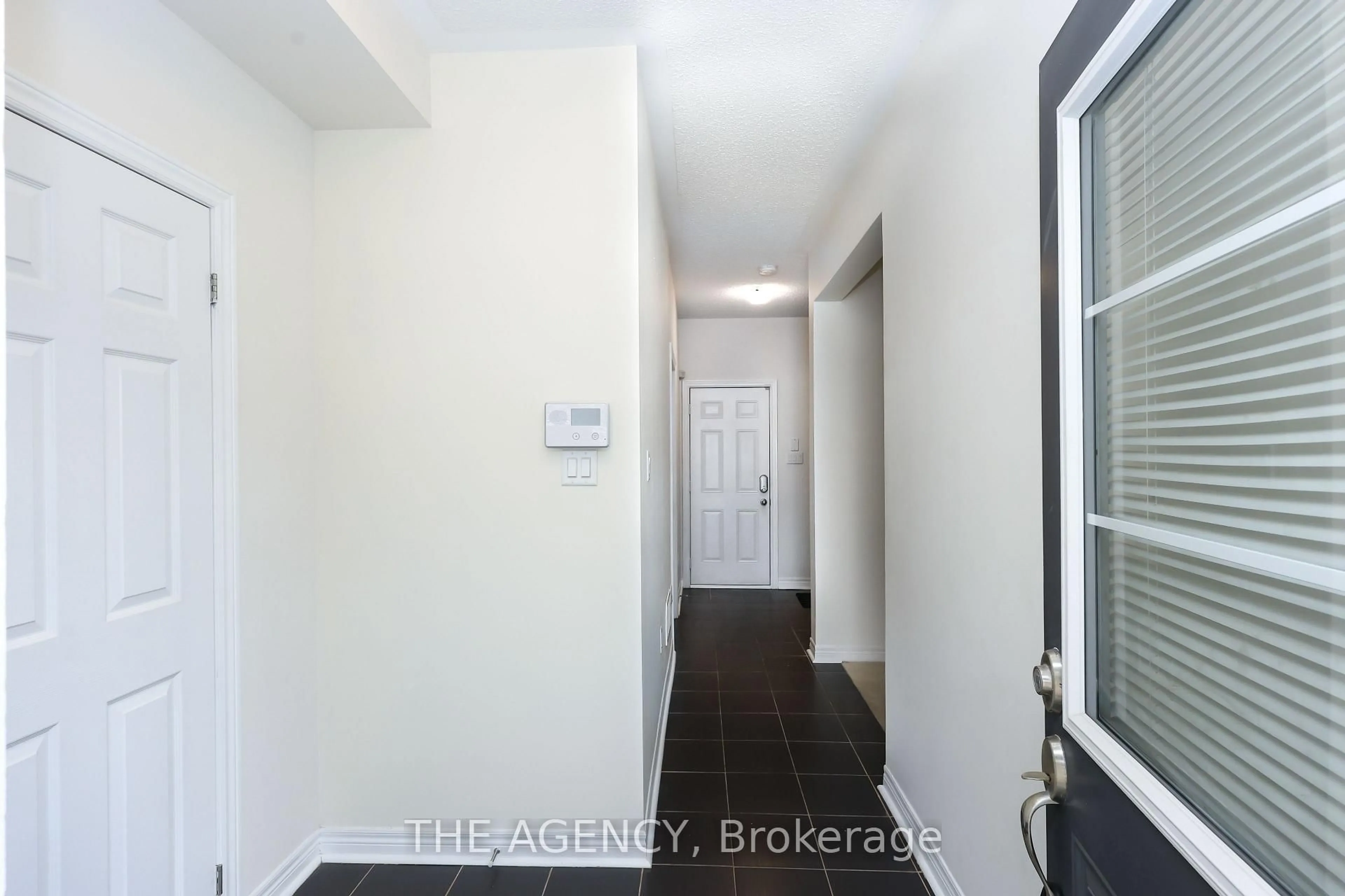 Indoor entryway for 3053 Preserve Dr, Oakville Ontario L6M 0W7