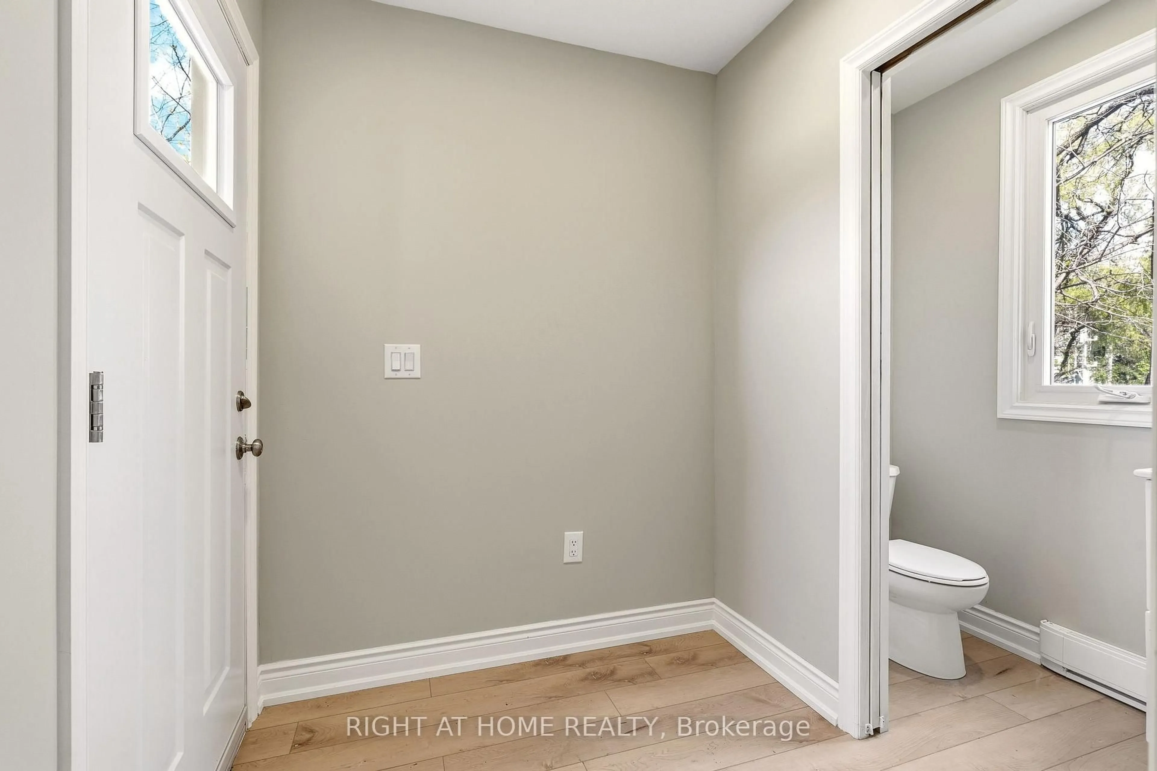 Unknown for 204 Jasper St, Milton Ontario L9T 1T5