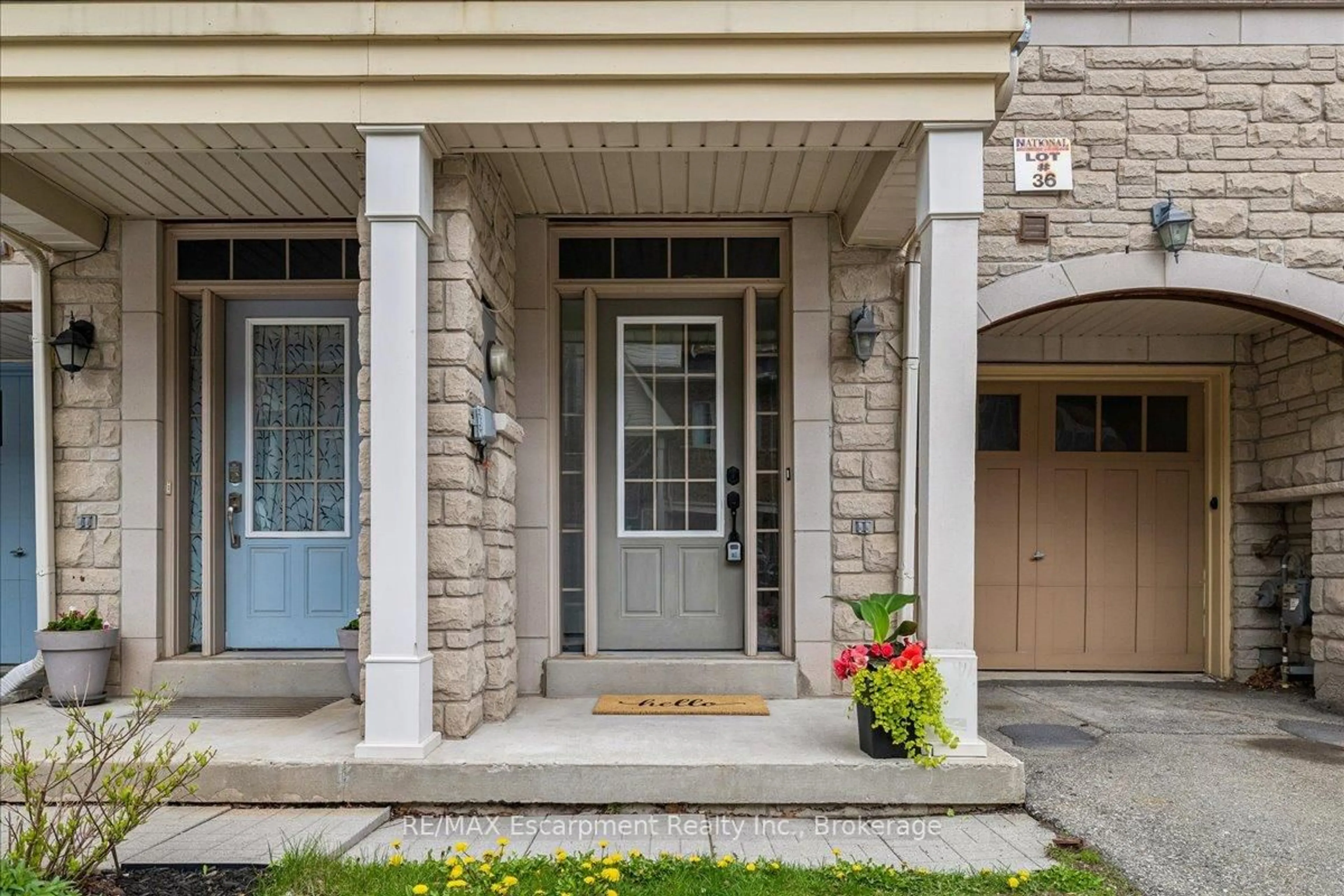 Indoor entryway for 2171 Fiddlers Way #36, Oakville Ontario L6M 0R9