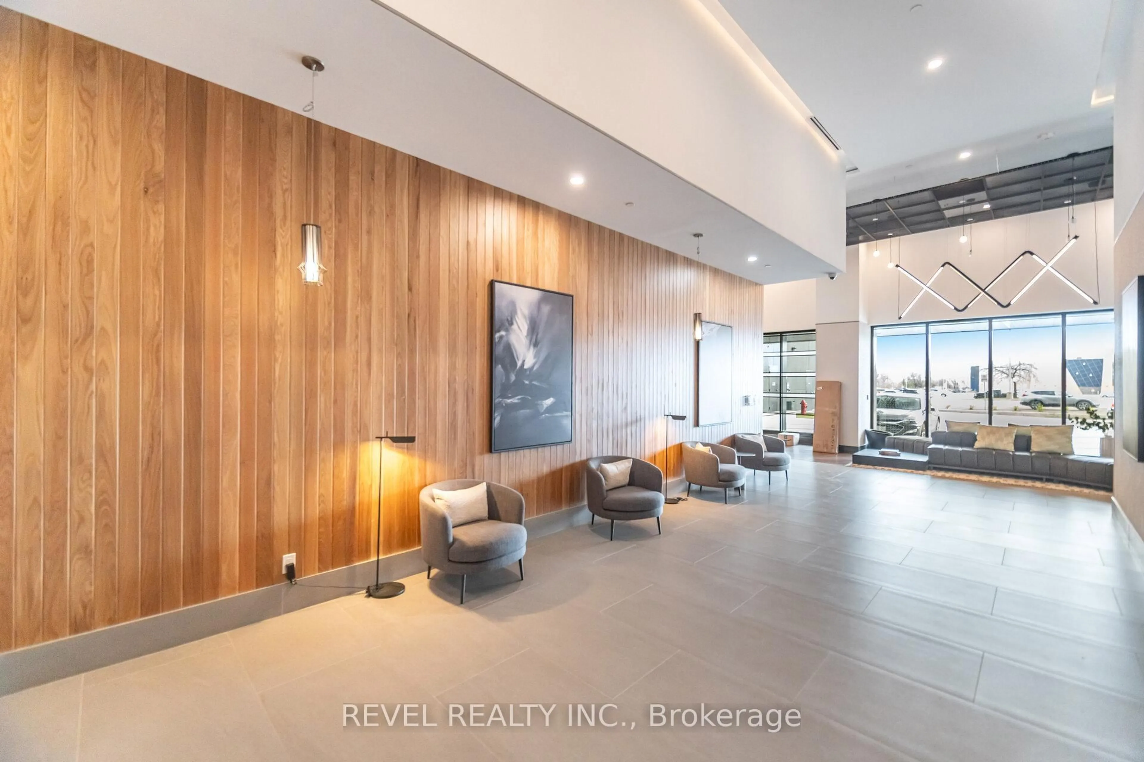 Indoor foyer for 1007 The Queensway St #921, Toronto Ontario M8Z 0H4