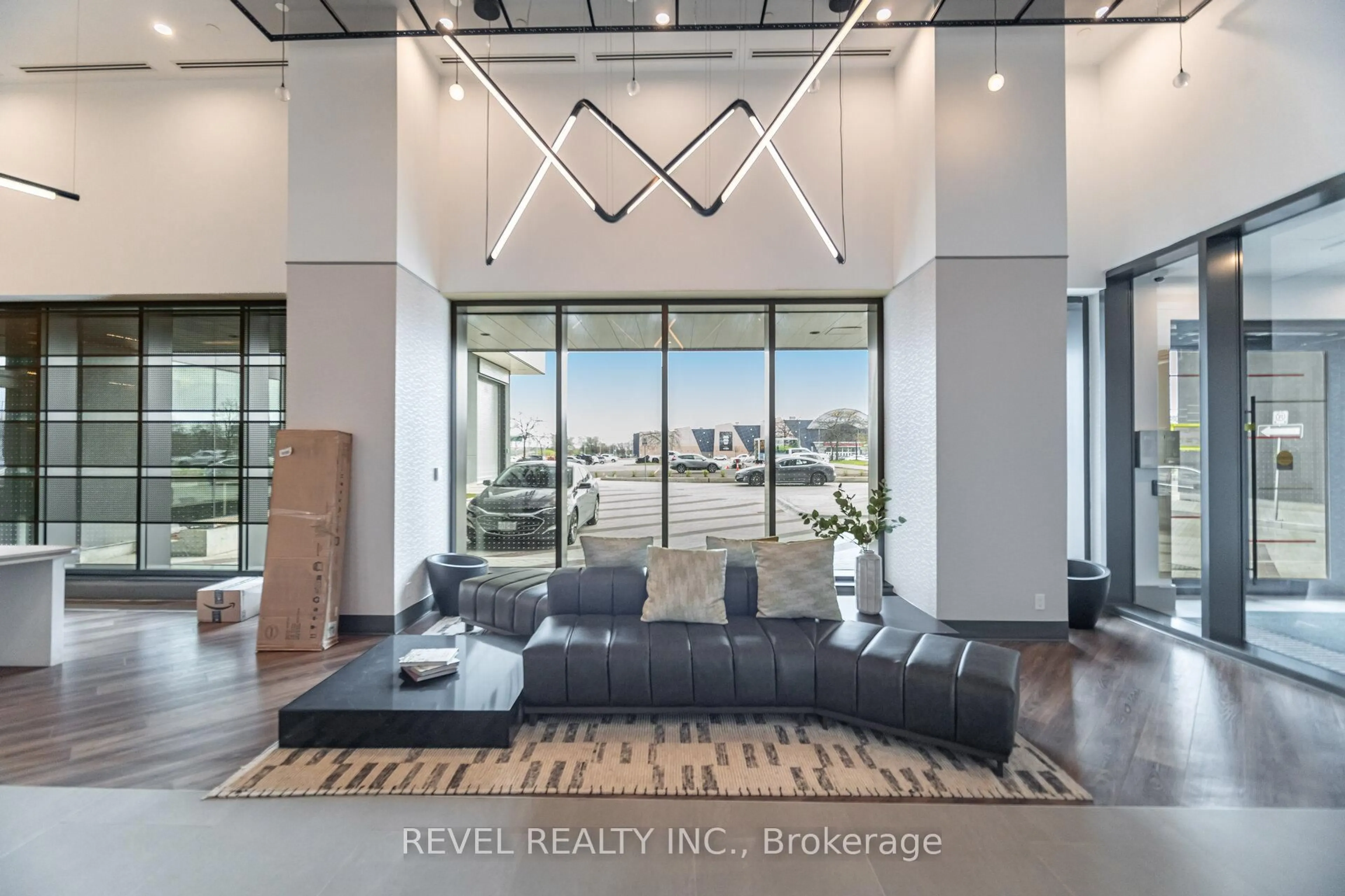 Indoor foyer for 1007 The Queensway St #921, Toronto Ontario M8Z 0H4