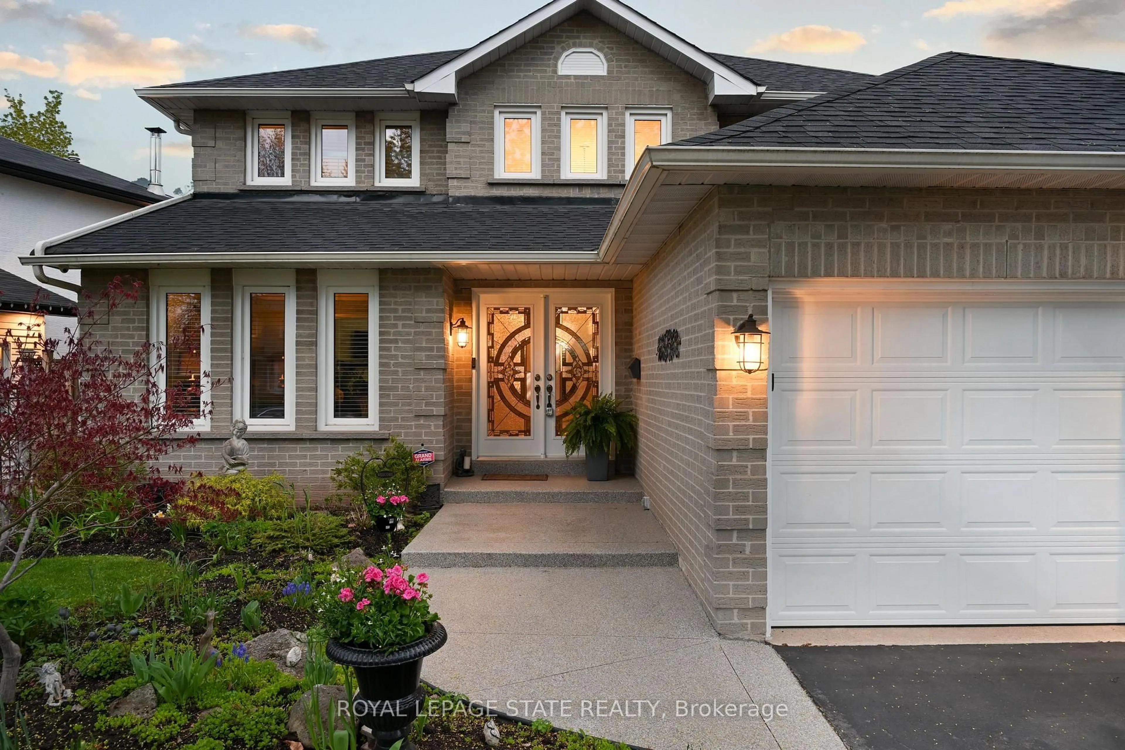 Home with brick exterior material, street for 3086 Swansea Dr, Oakville Ontario L6L 6H6
