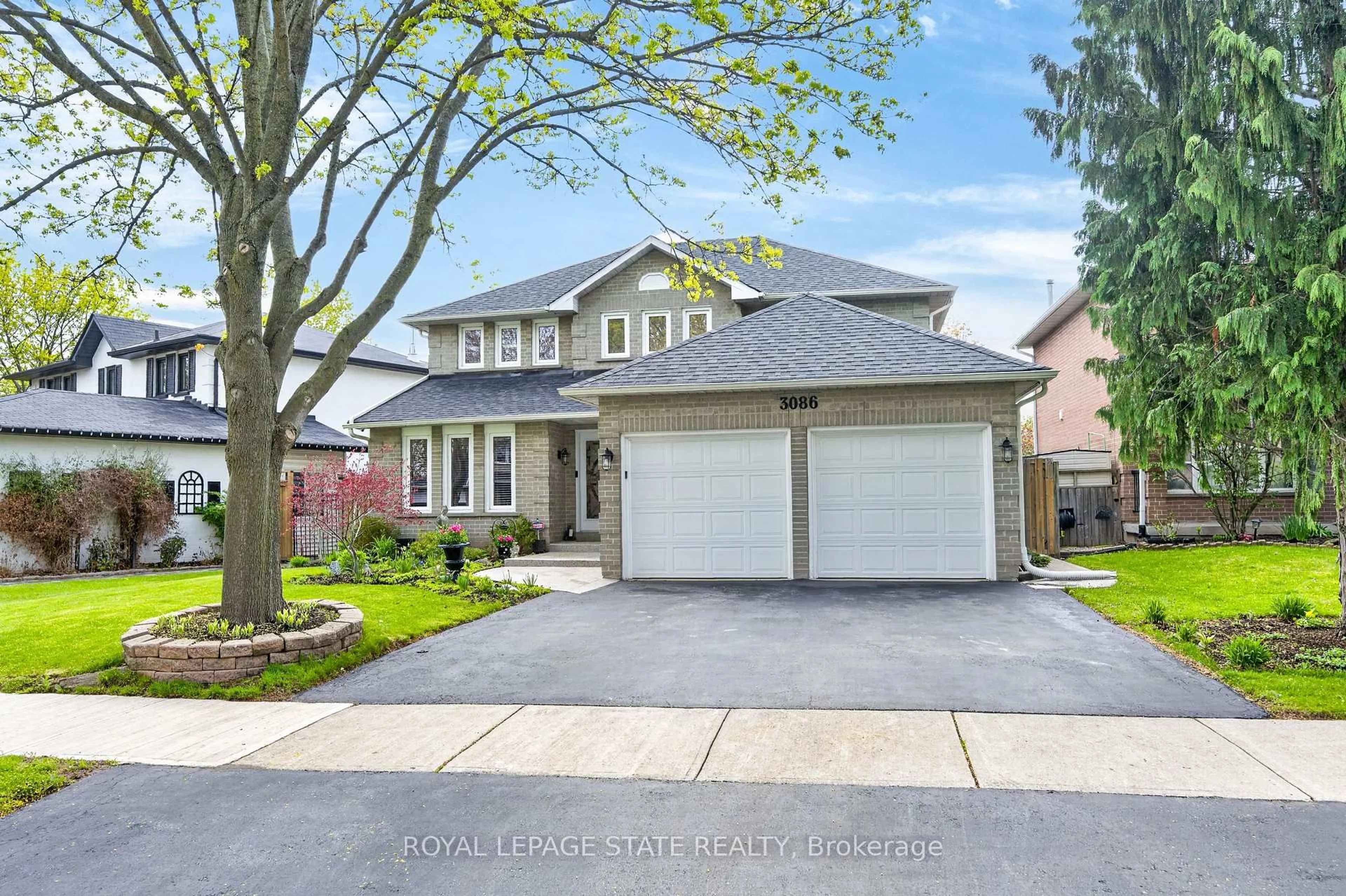 Home with brick exterior material, street for 3086 Swansea Dr, Oakville Ontario L6L 6H6