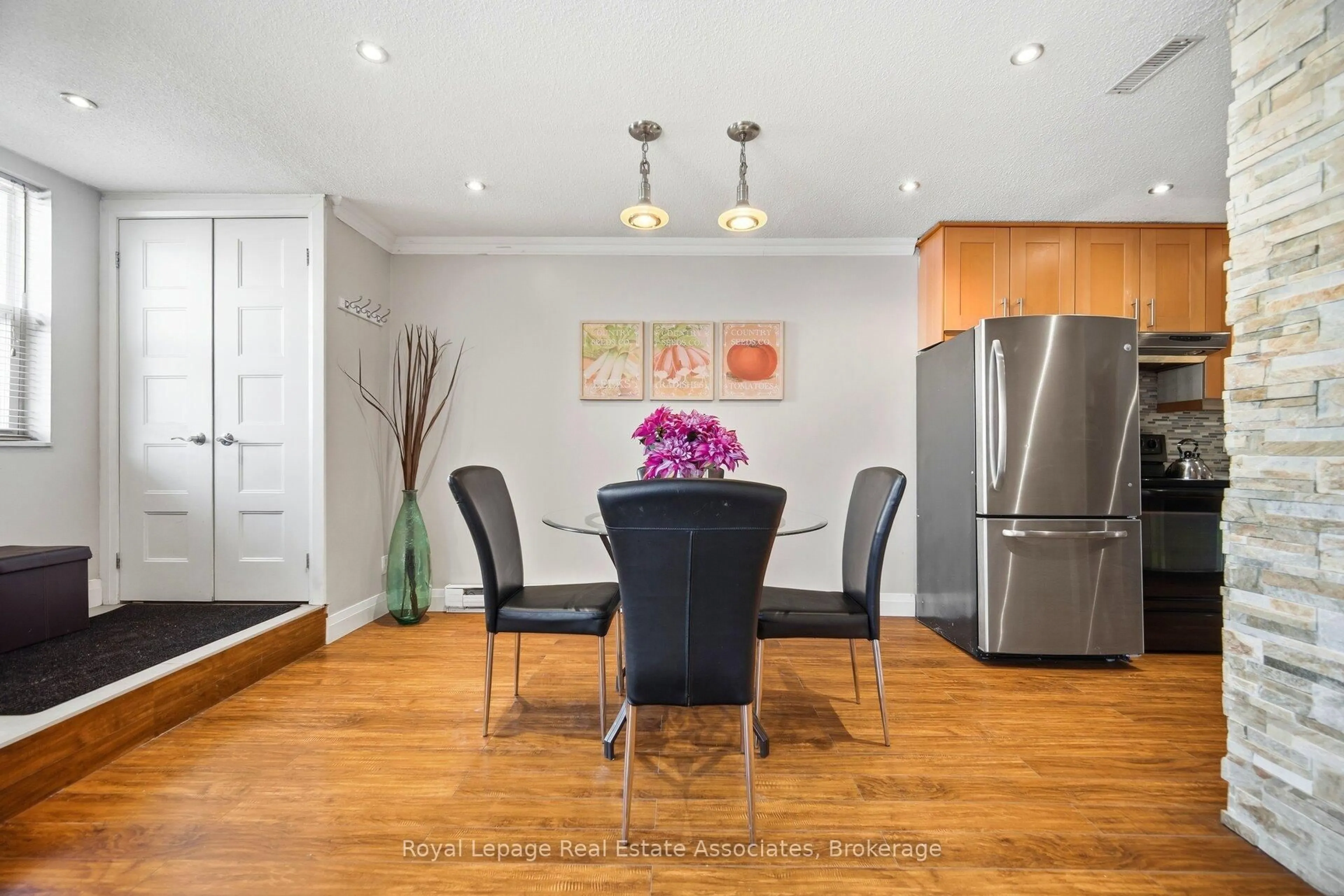 Dining room, wood/laminate floor for 1055 Dundas St #222, Mississauga Ontario L4Y 3X6