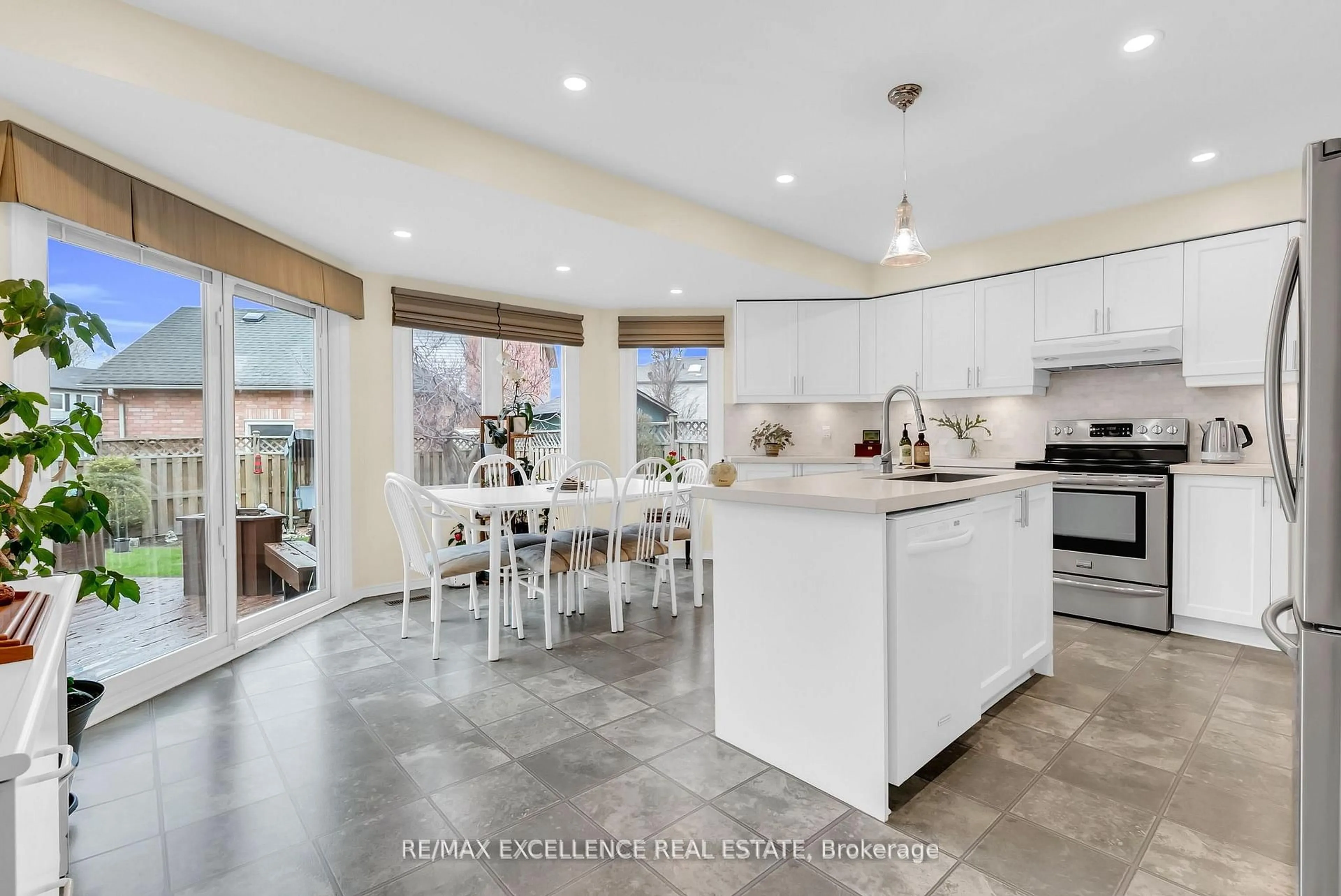 Open concept kitchen, ceramic/tile floor for 4 Novella Pl, Brampton Ontario L6S 5X1