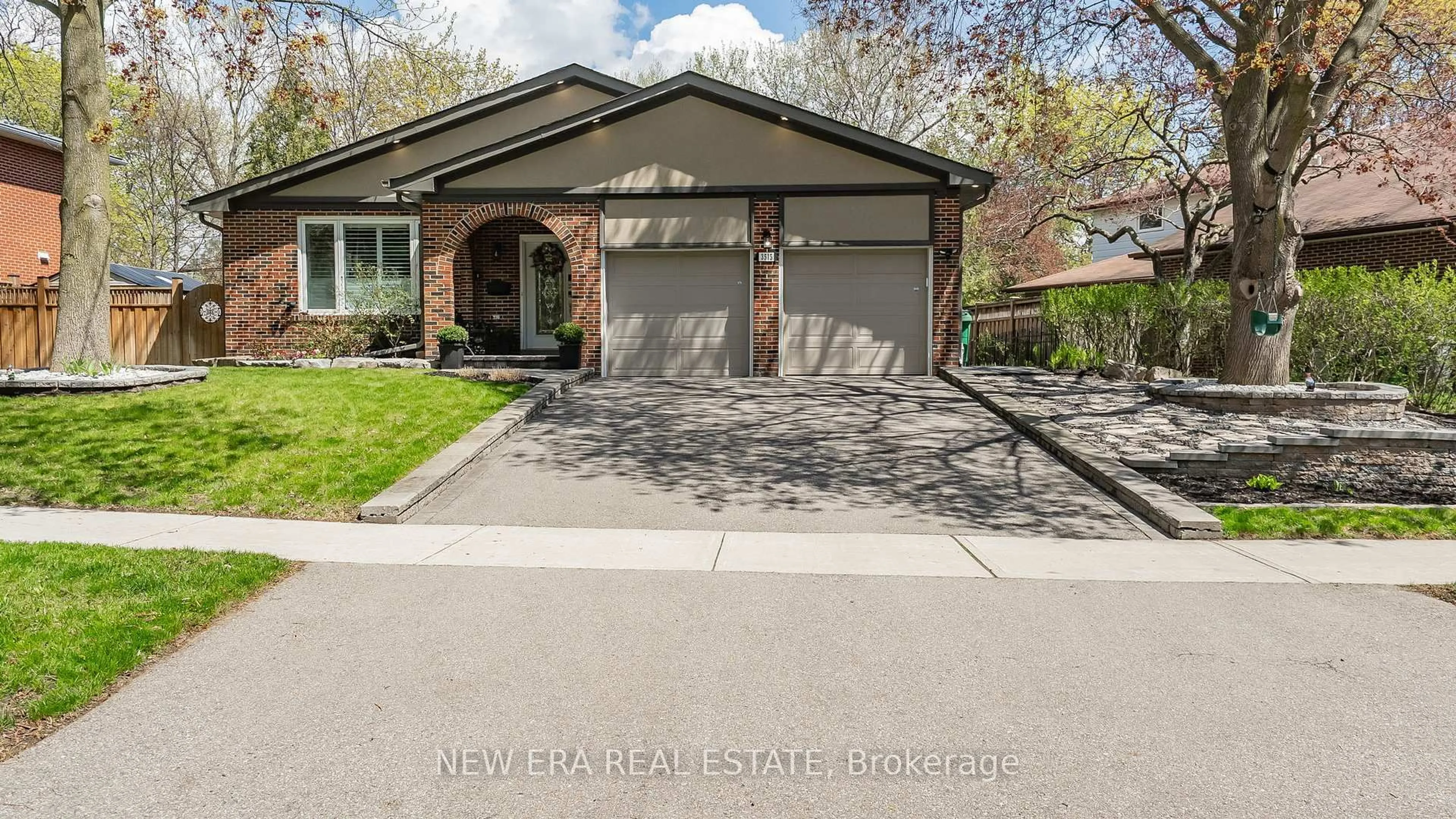 Home with brick exterior material, street for 3515 Gallager Dr, Mississauga Ontario L5C 2N2