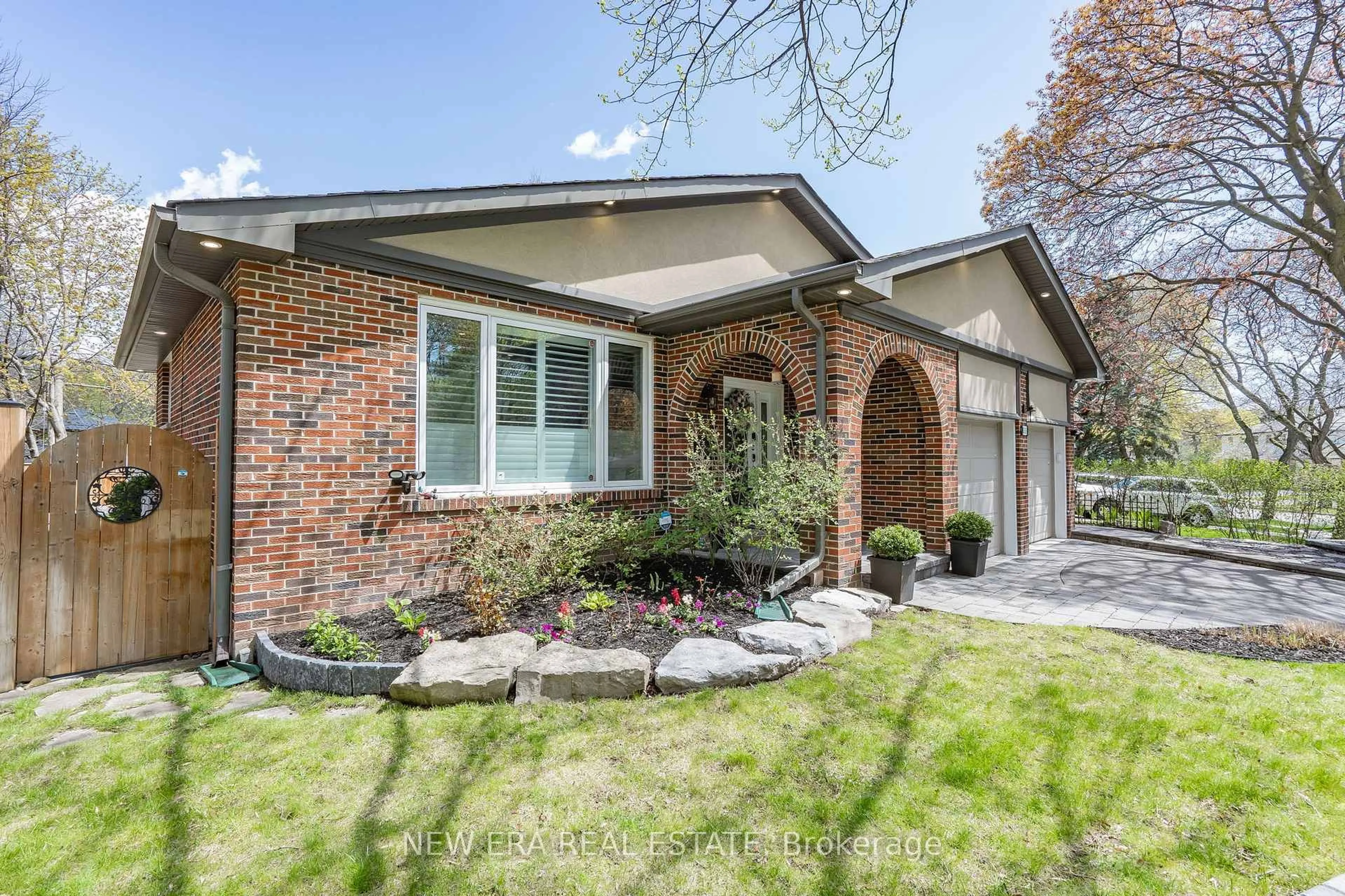 Home with brick exterior material, street for 3515 Gallager Dr, Mississauga Ontario L5C 2N2