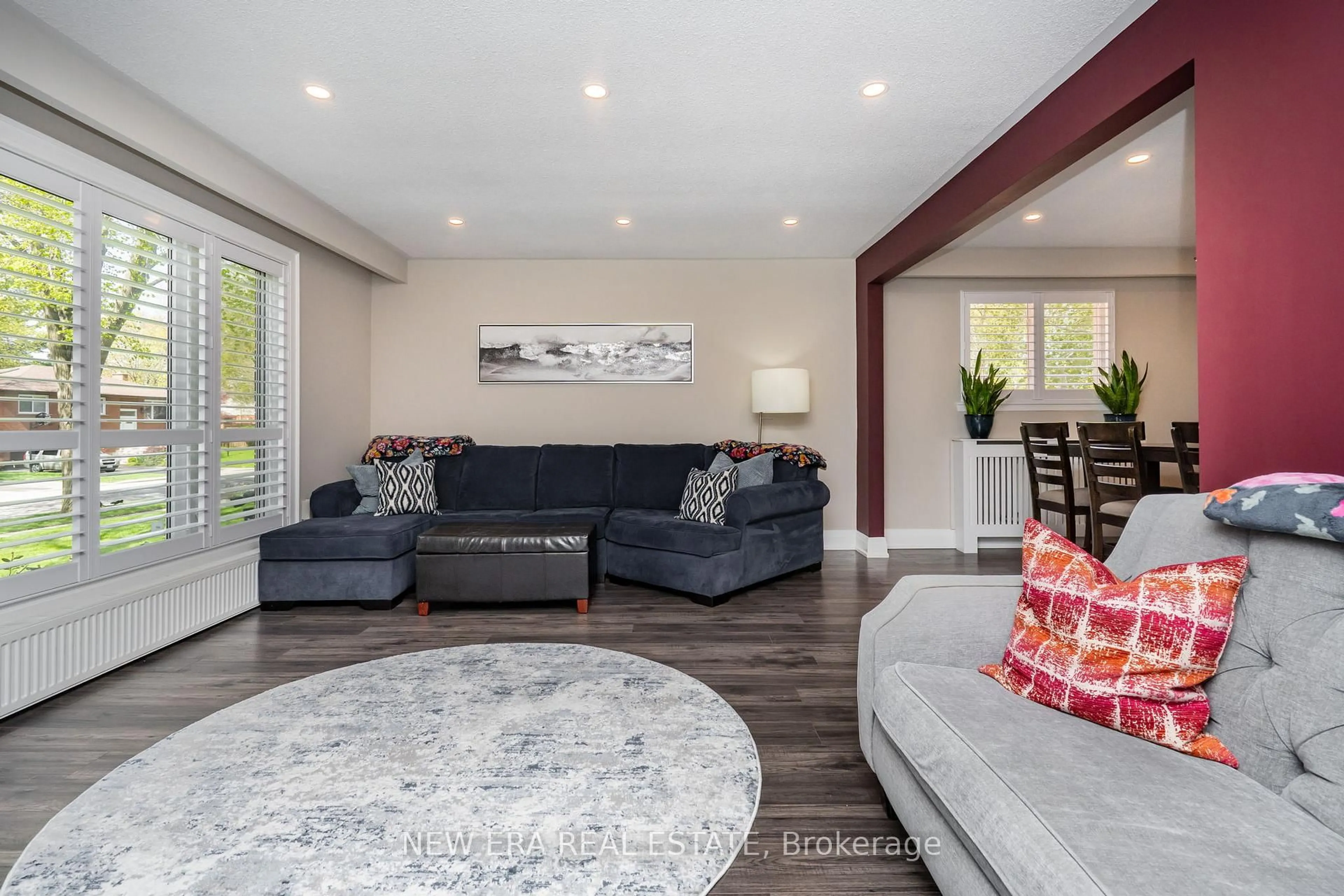 Living room with furniture, wood/laminate floor for 3515 Gallager Dr, Mississauga Ontario L5C 2N2