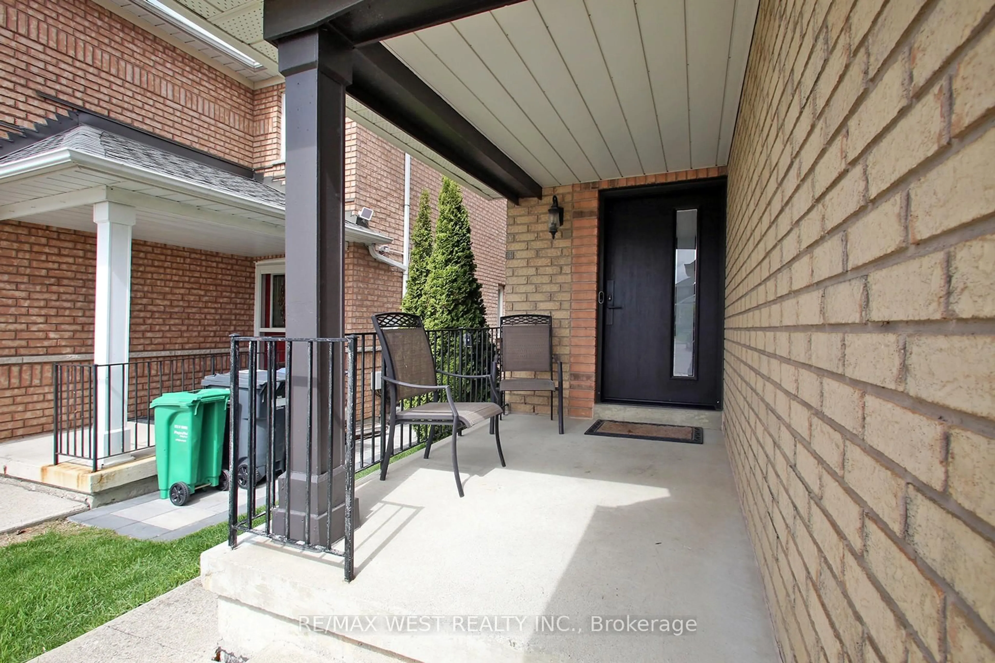 Patio, street for 115 Grapevine Rd, Caledon Ontario L7E 2M6