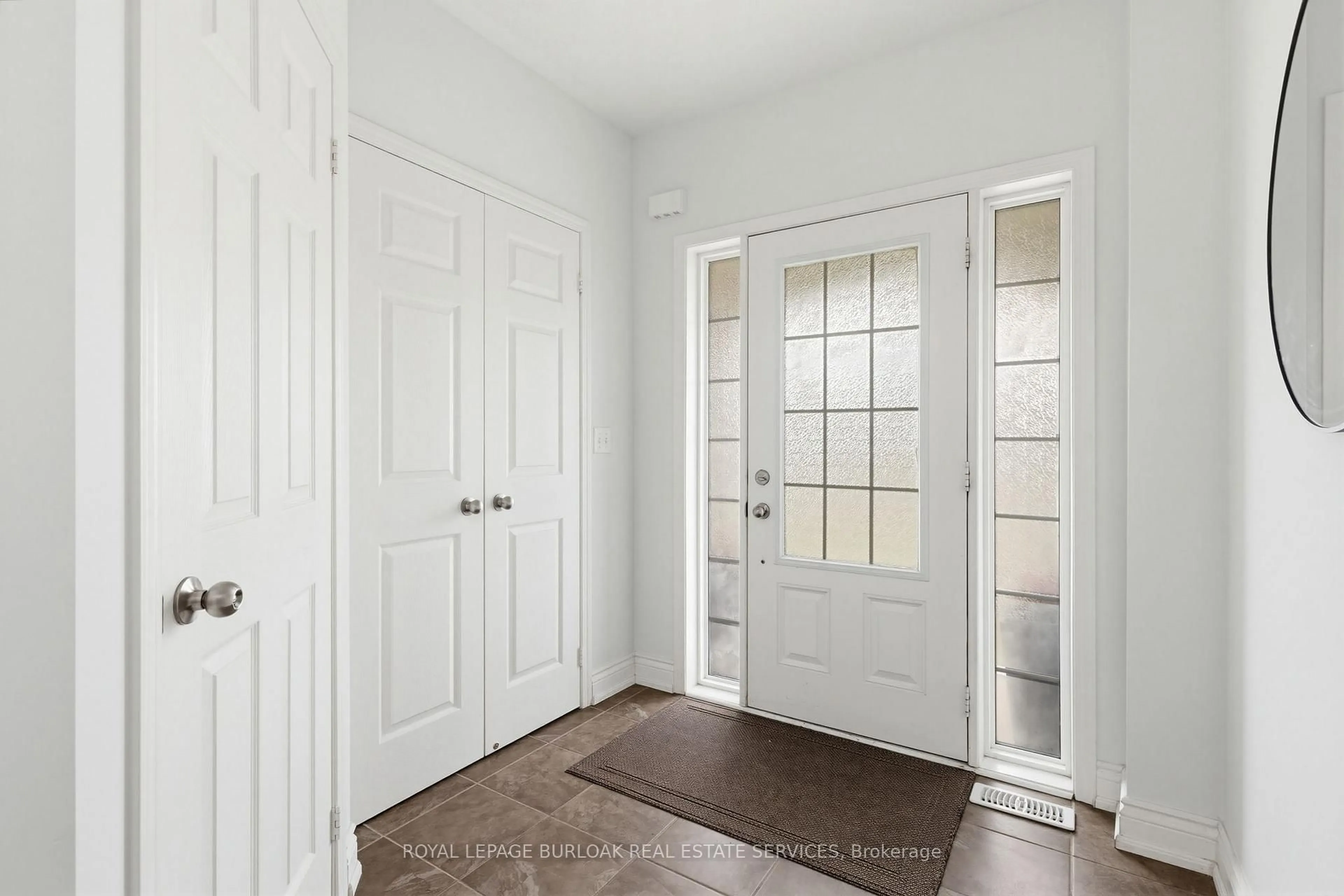 Indoor entryway for 4170 Thomas Alton Blvd, Burlington Ontario L7M 0A4