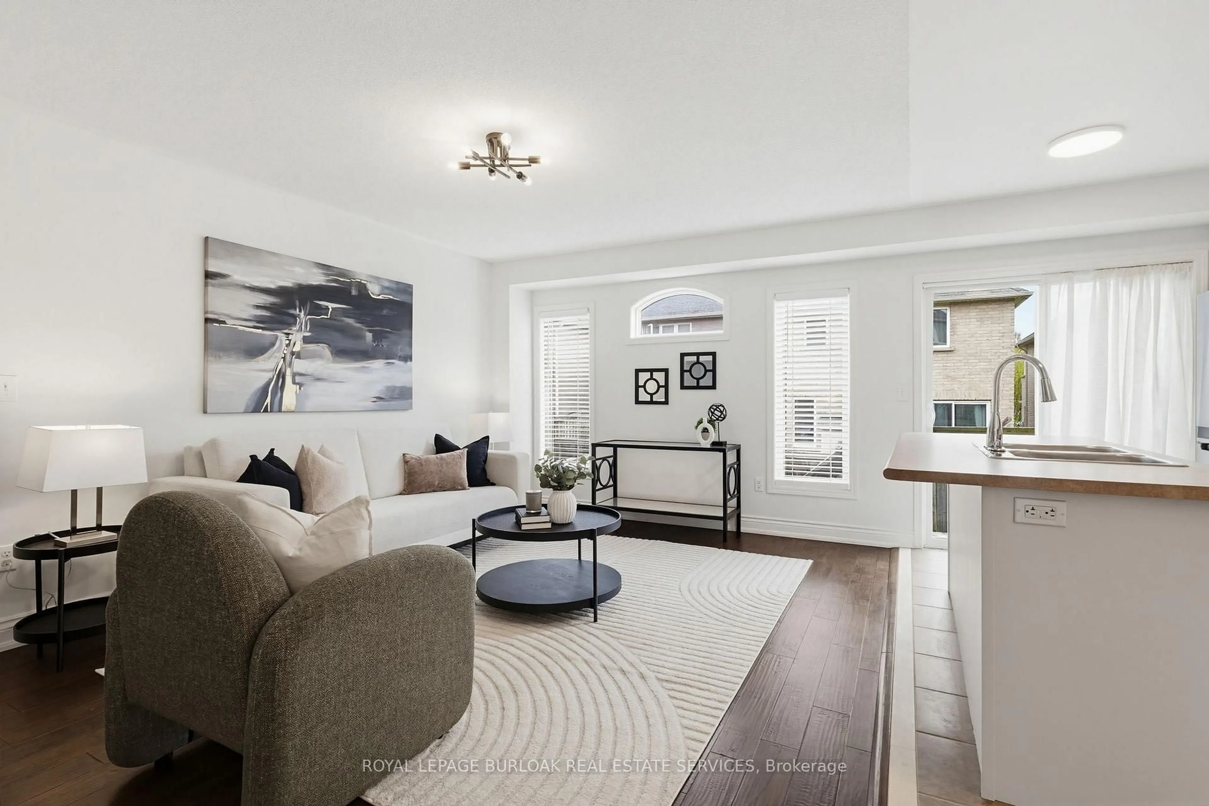 Living room with furniture, unknown for 4170 Thomas Alton Blvd, Burlington Ontario L7M 0A4
